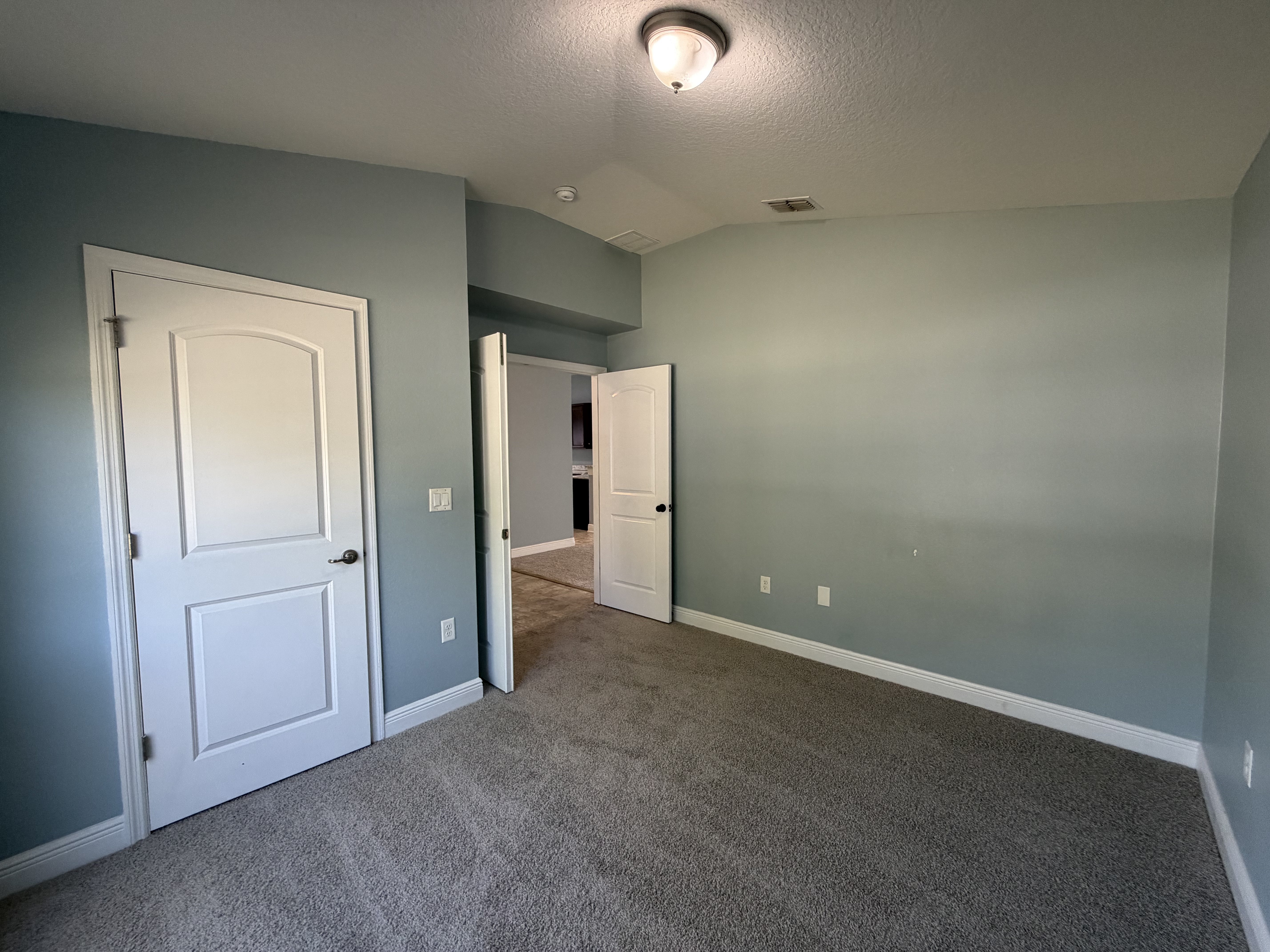 Photo 18 of 26 of 1229 Longville Cir, Tavares, FL