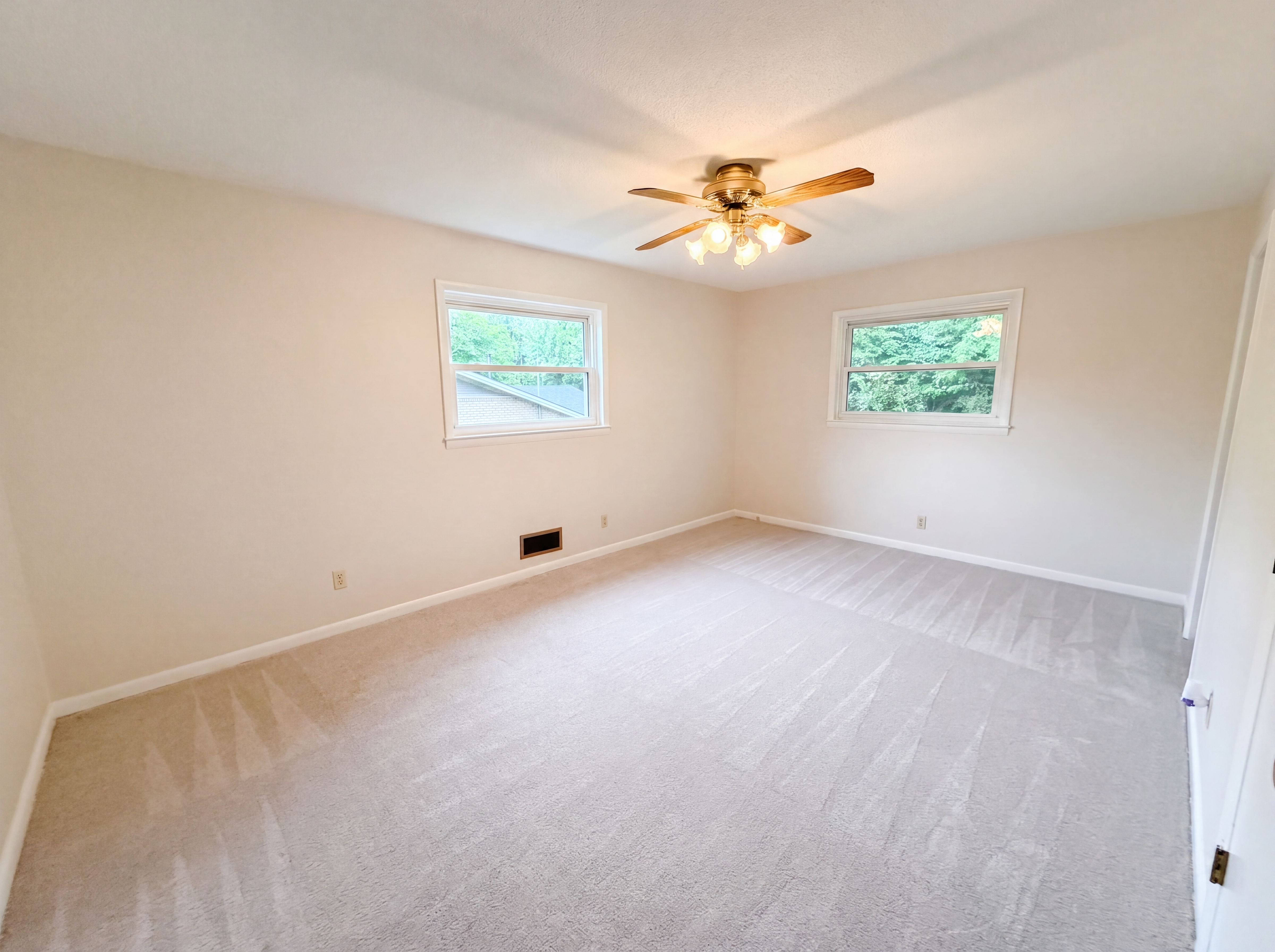 Photo 11 of 19 of 128 Greenview Dr, Kannapolis, NC