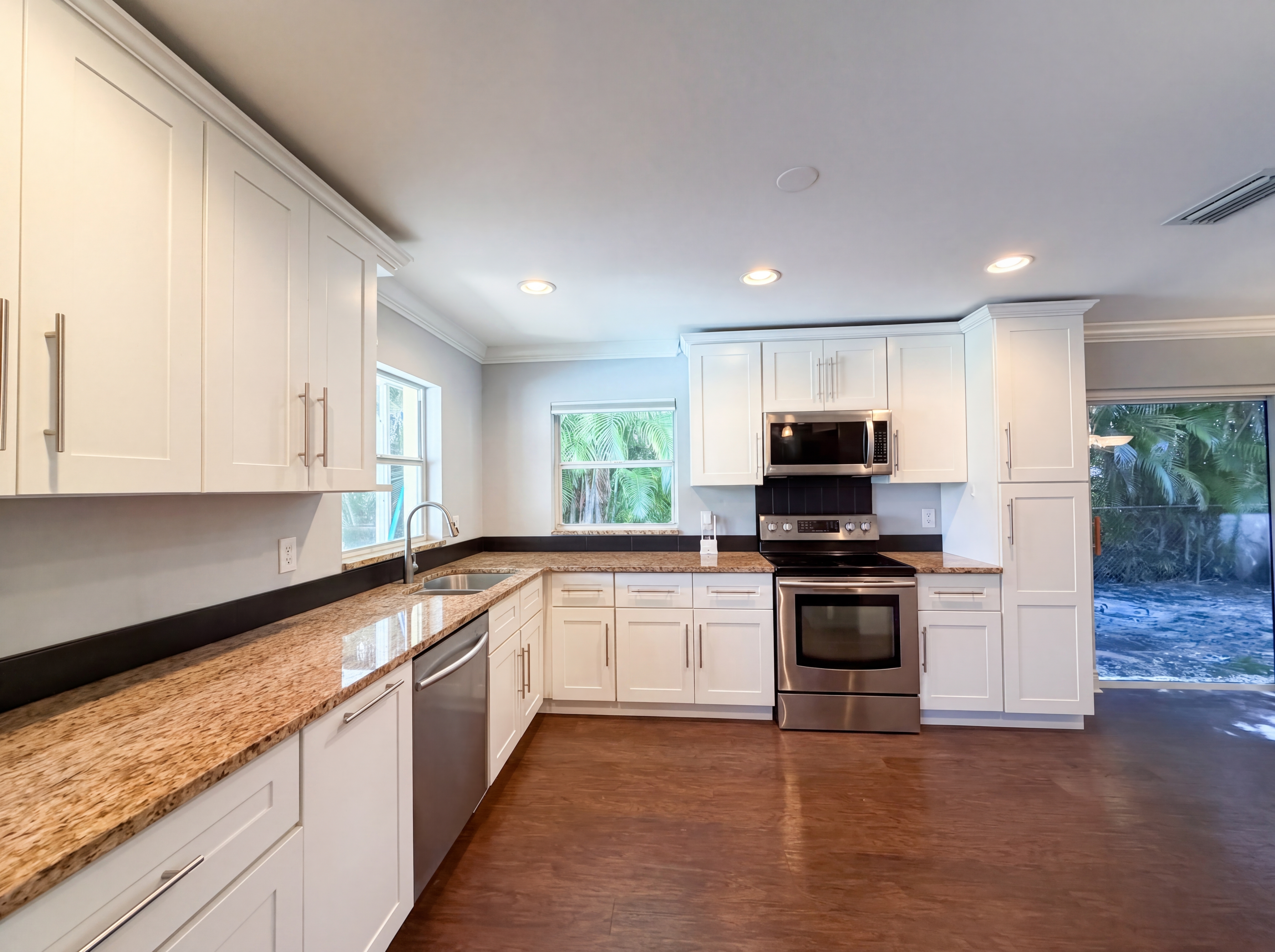 Photo 10 of 33 of 5644 Eichen Cir W, Fort Myers, FL