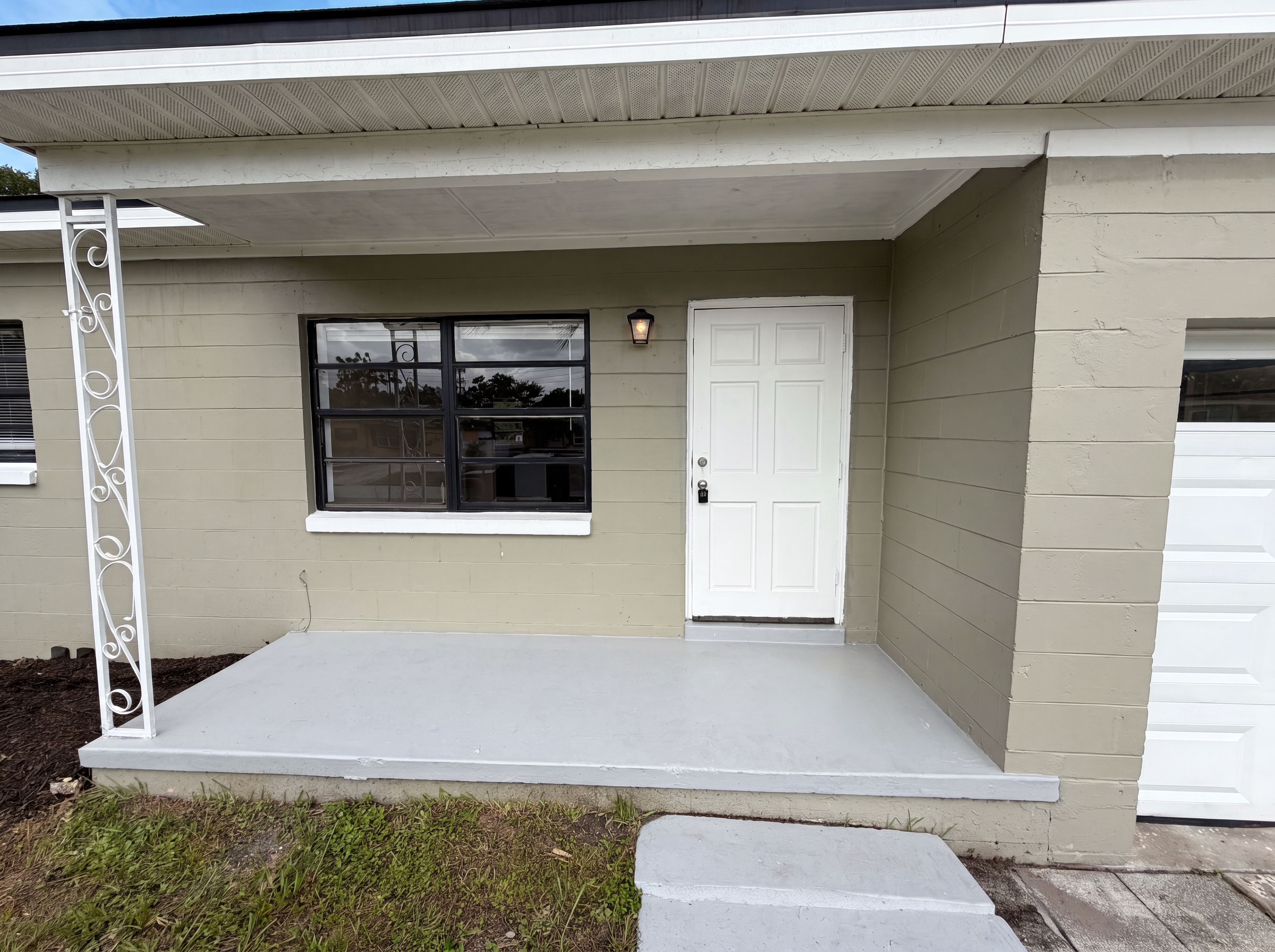 Photo 11 of 25 of 702 S Solandra Dr, Orlando, FL