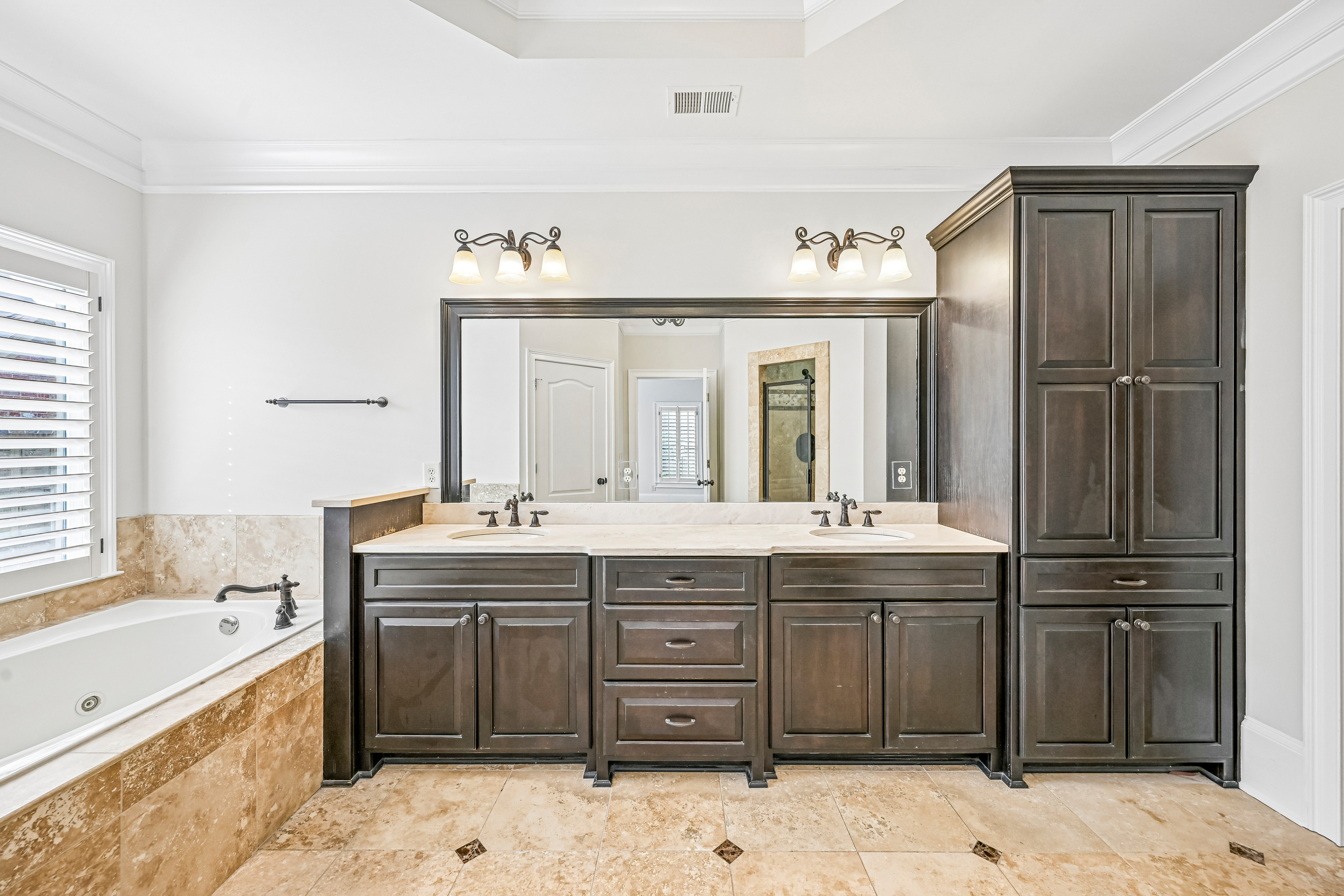 Photo 21 of 59 of 3250 Camellia Ln, Suwanee, GA