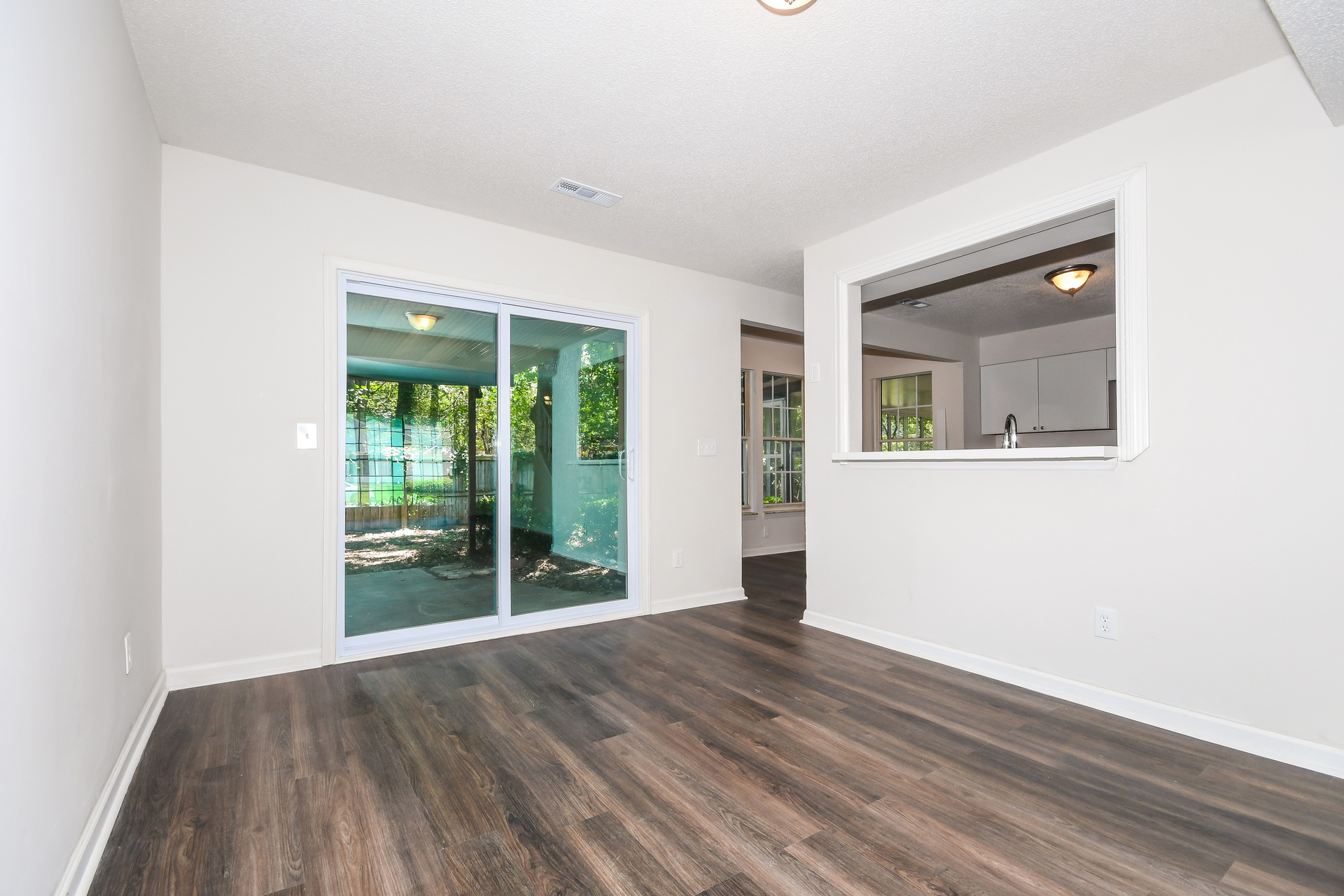 Photo 8 of 22 of 343 Damascus Dr, Summerville, SC