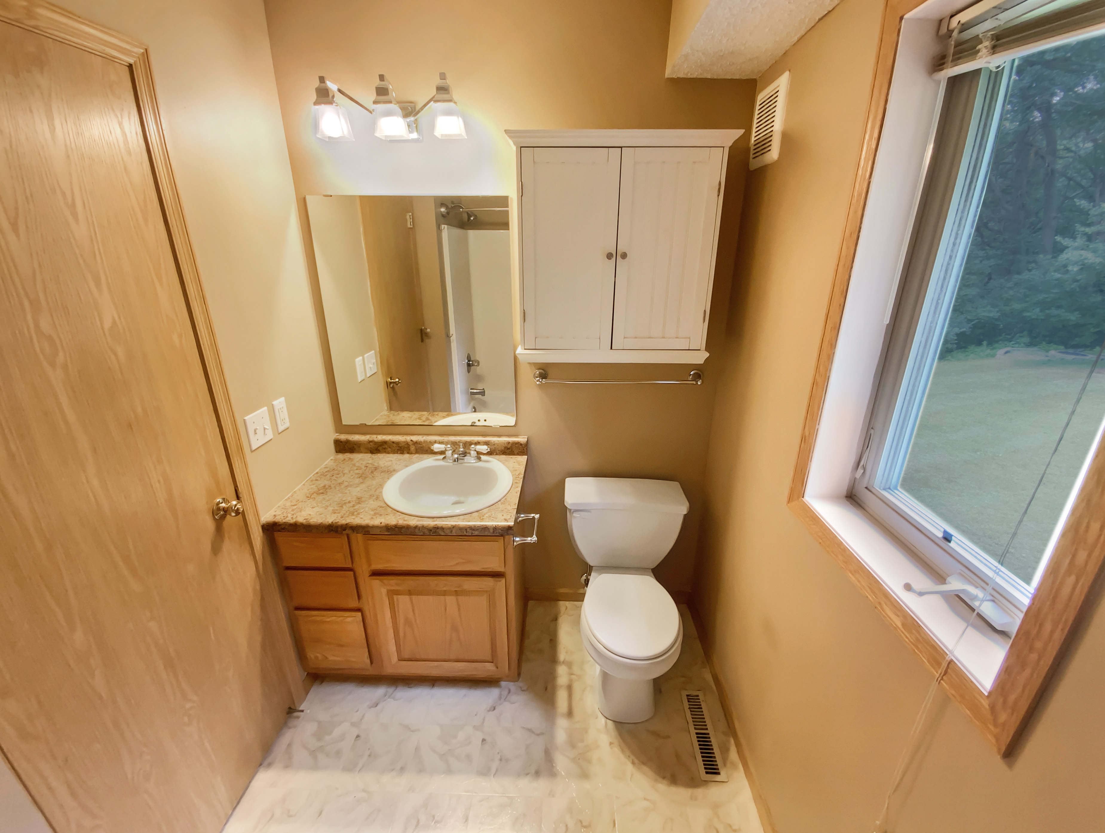 Photo 19 of 23 of 3017 Rainier Ct, Burnsville, MN