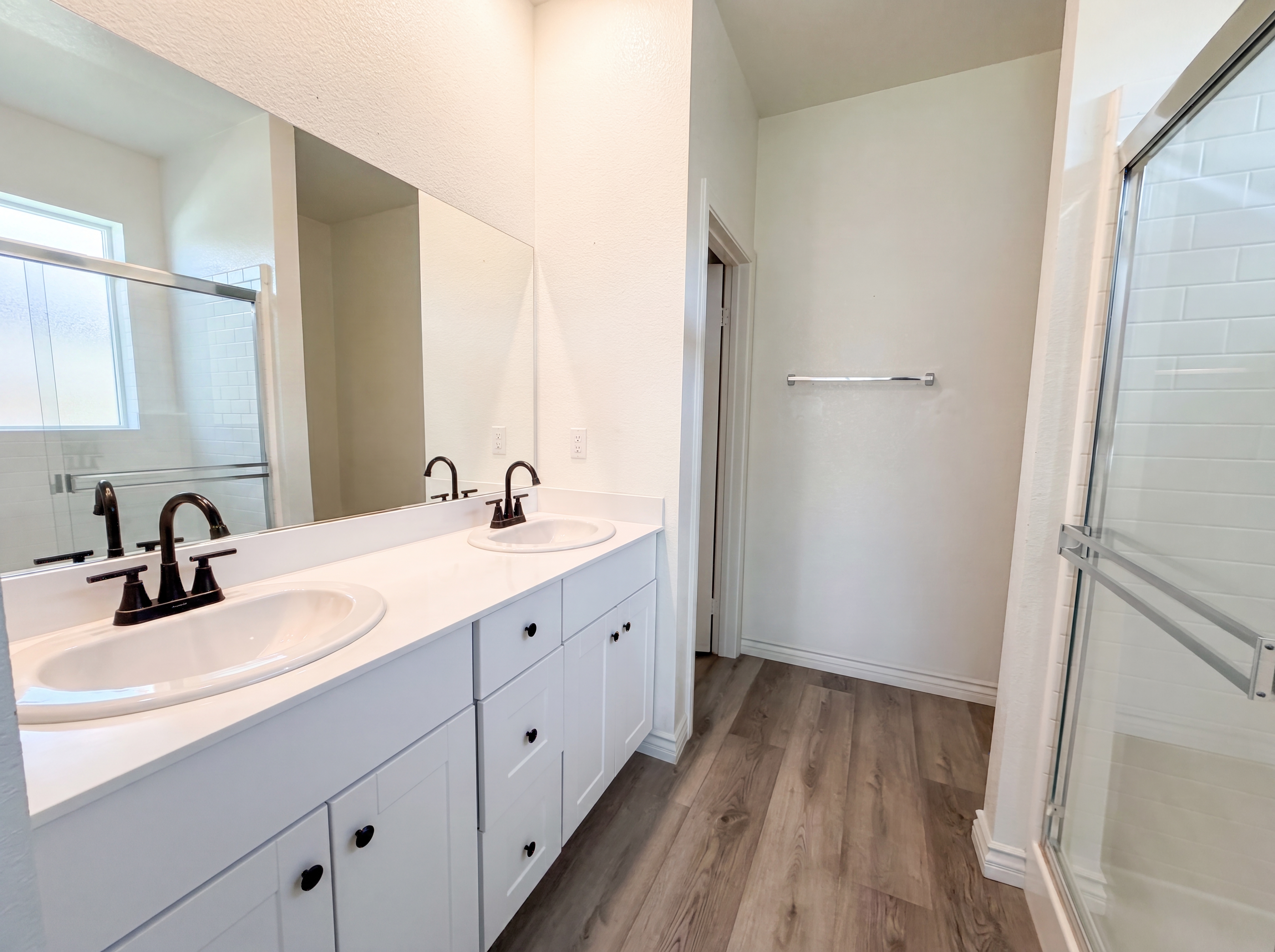 Photo 8 of 19 of 2460 Fernwood Ln, Perris, CA