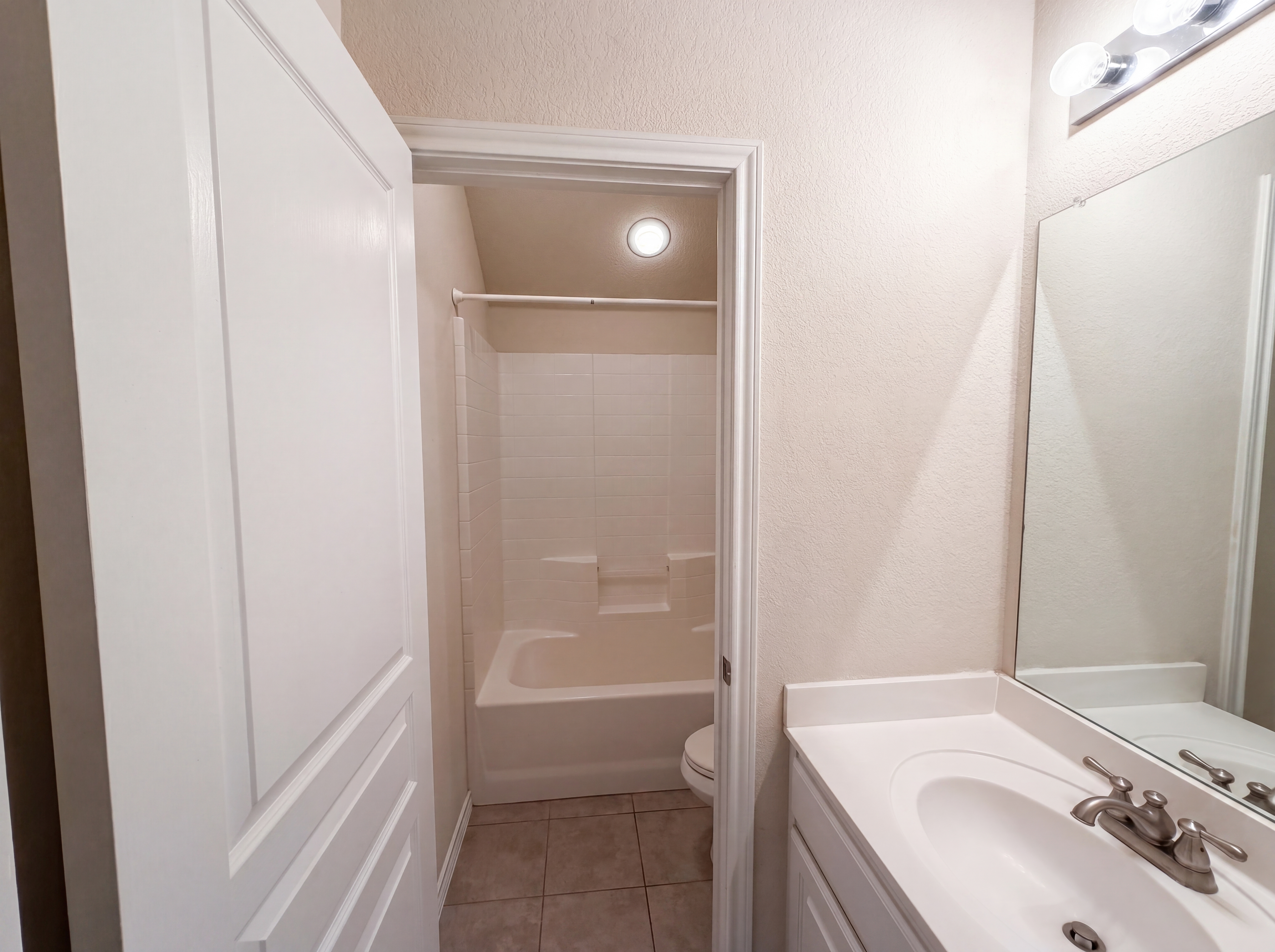 Photo 15 of 20 of 9816 Mullins Crossing Dr, Fort Worth, TX