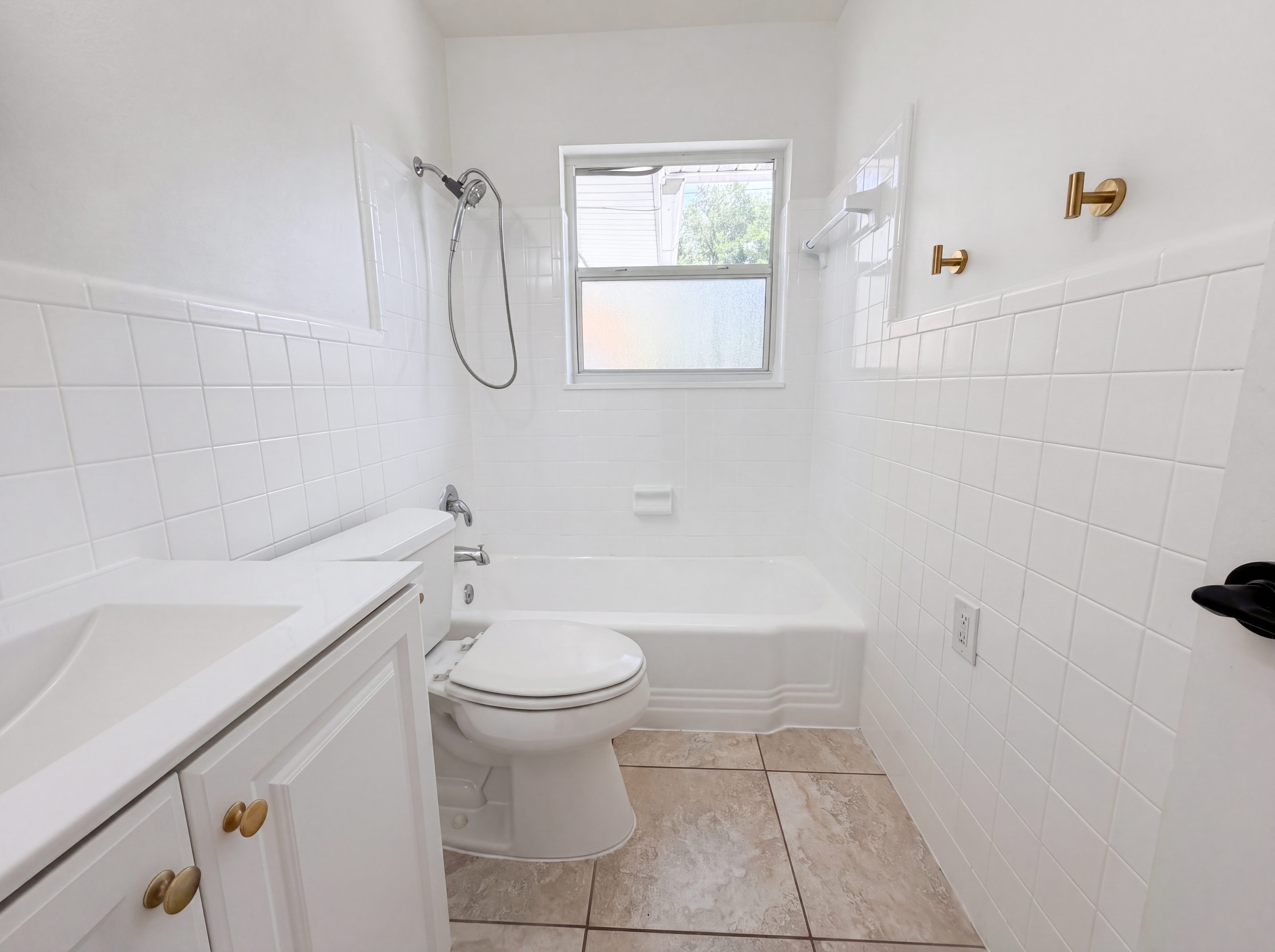 Photo 6 of 28 of 829 E 4th St, Englewood, FL