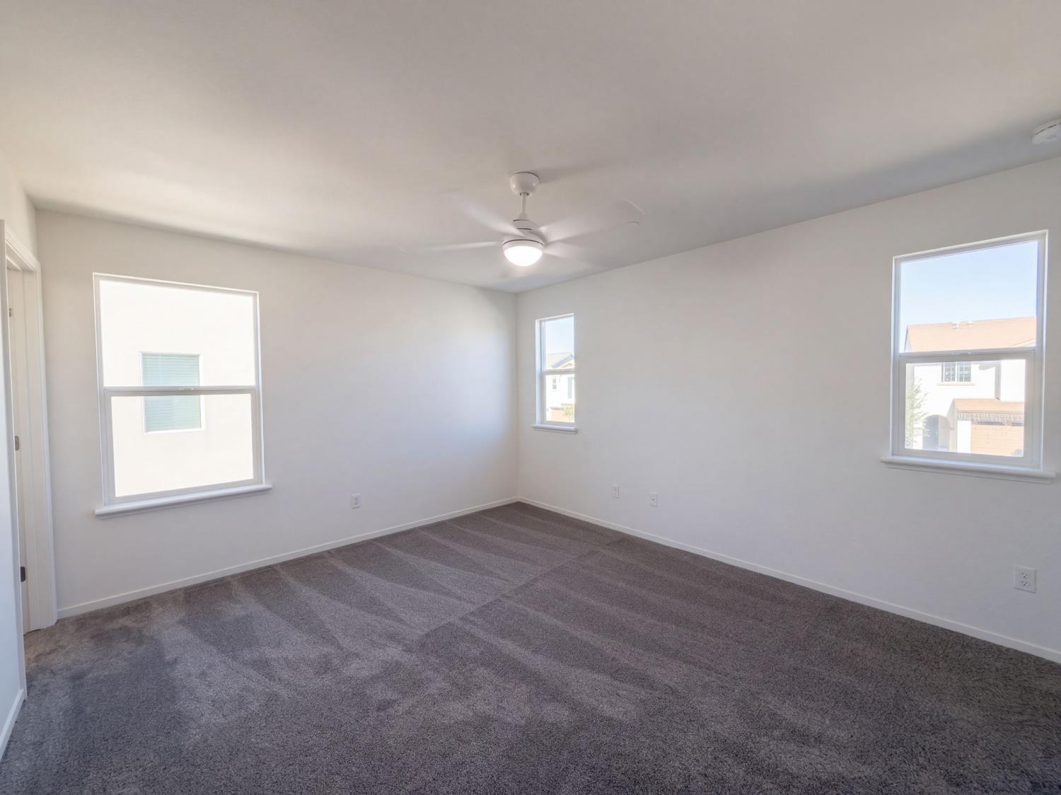 Photo 4 of 17 of 8260 Red Rock Dr, Sacramento, CA