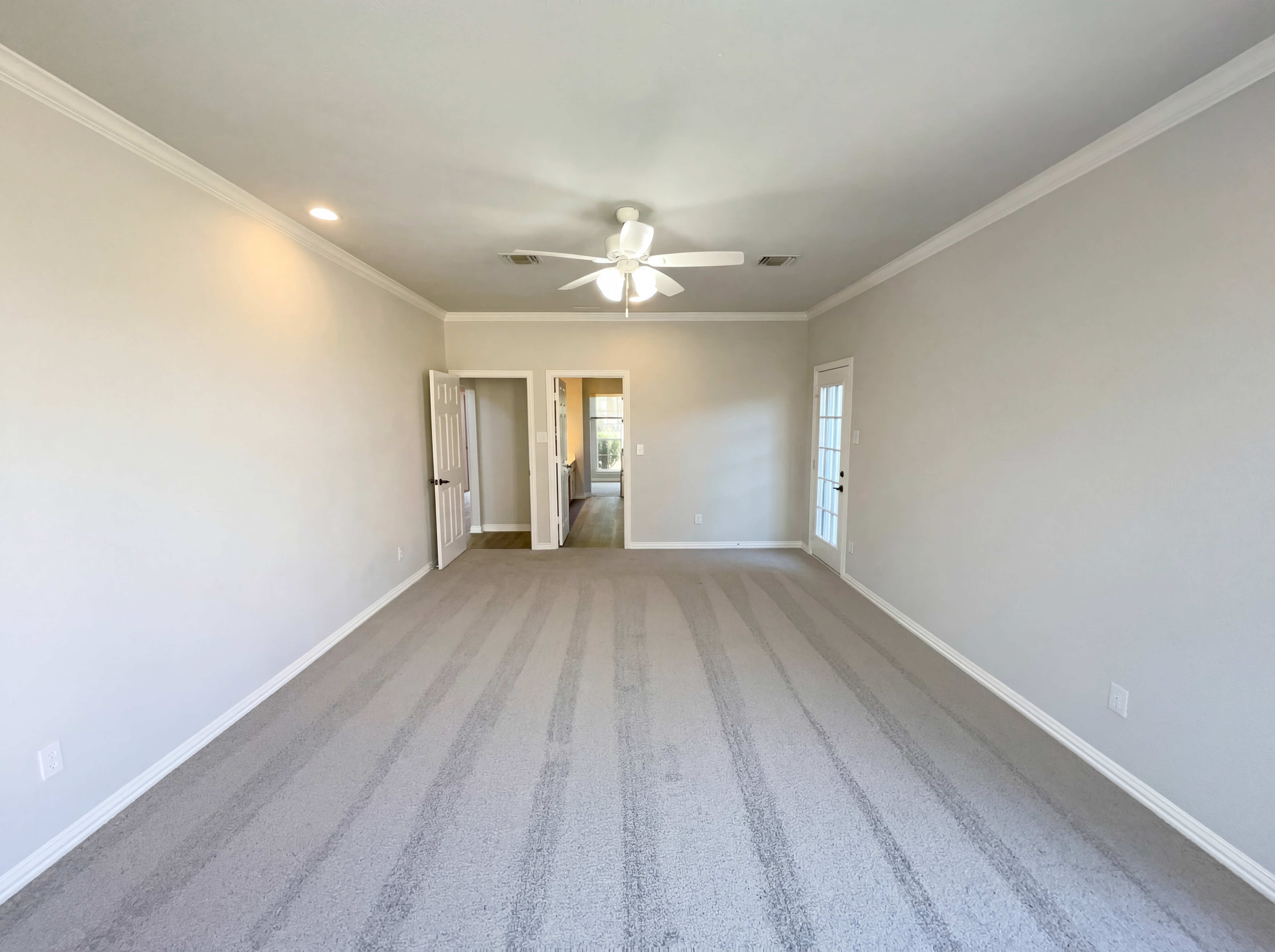 Photo 4 of 23 of 3421 Sandy Trail Ln, Plano, TX