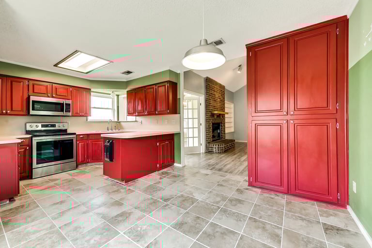 Photo 3 of 24 - 6913 Egan Way, Fort Worth, TX 76137