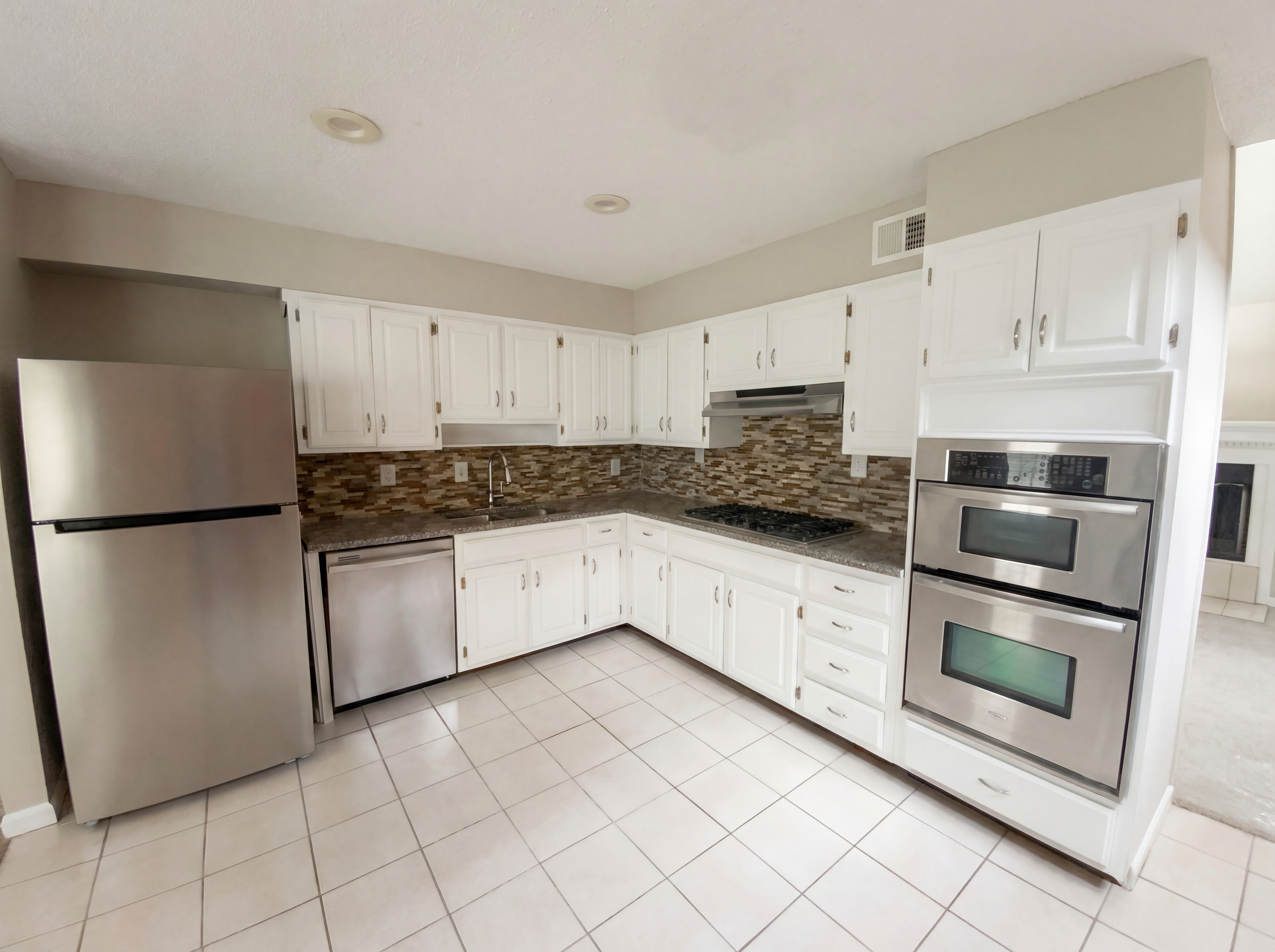 Photo 2 of 27 of 1221 Dalraida Rd, Montgomery, AL