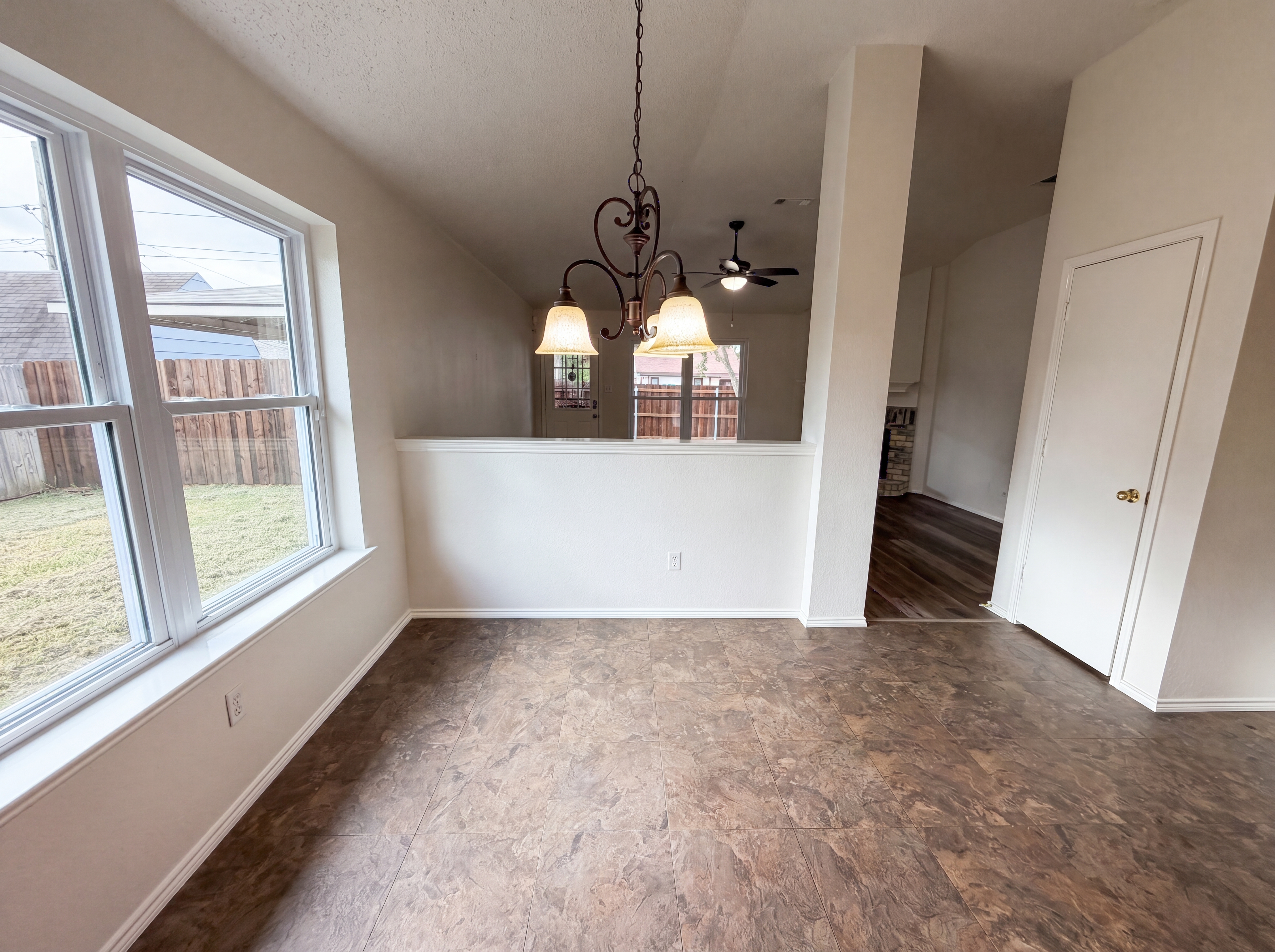 Photo 9 of 18 of 10304 Pondwood Dr, Dallas, TX