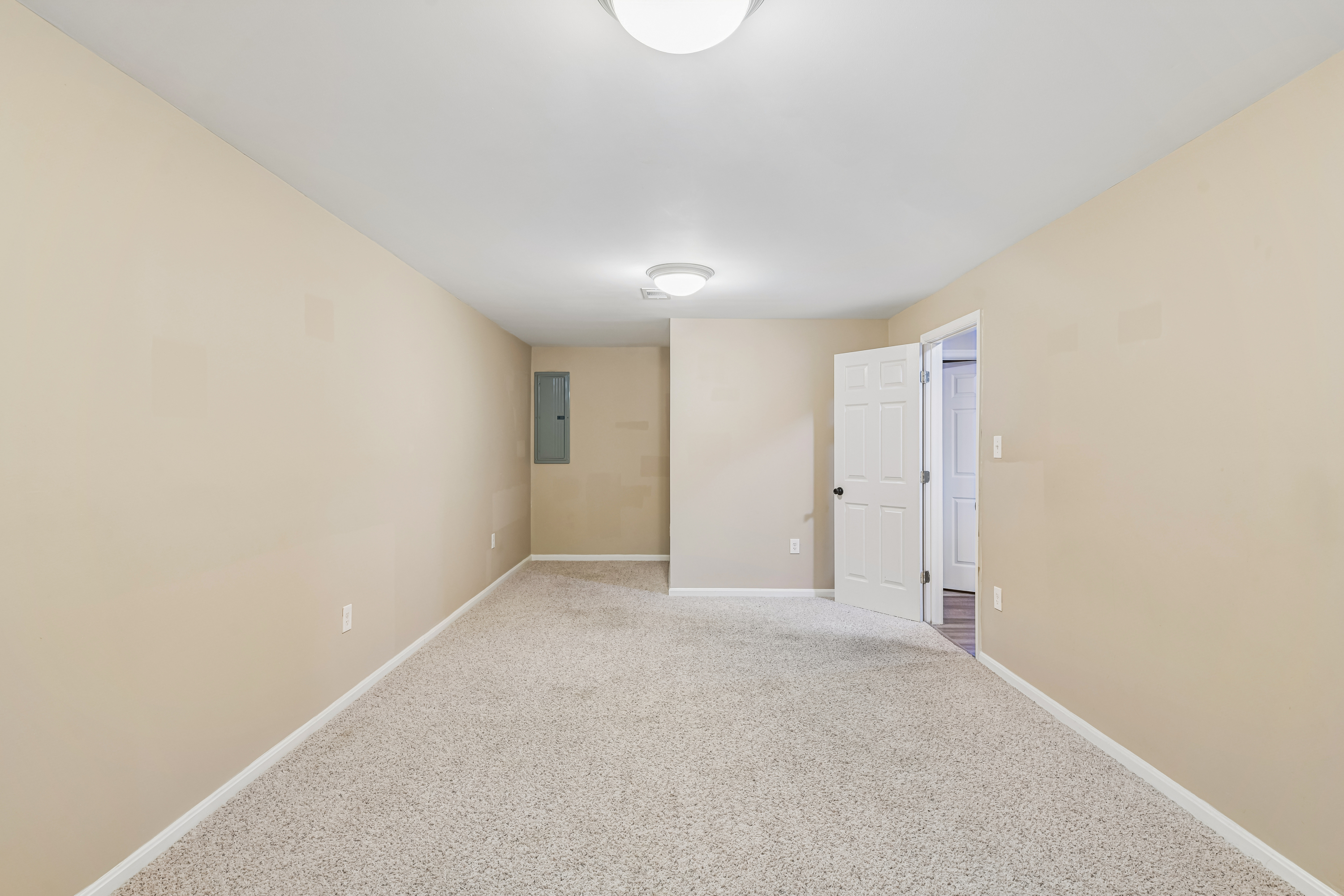 Photo 14 of 84 of 6046 Persinger House Ct, Manassas, VA