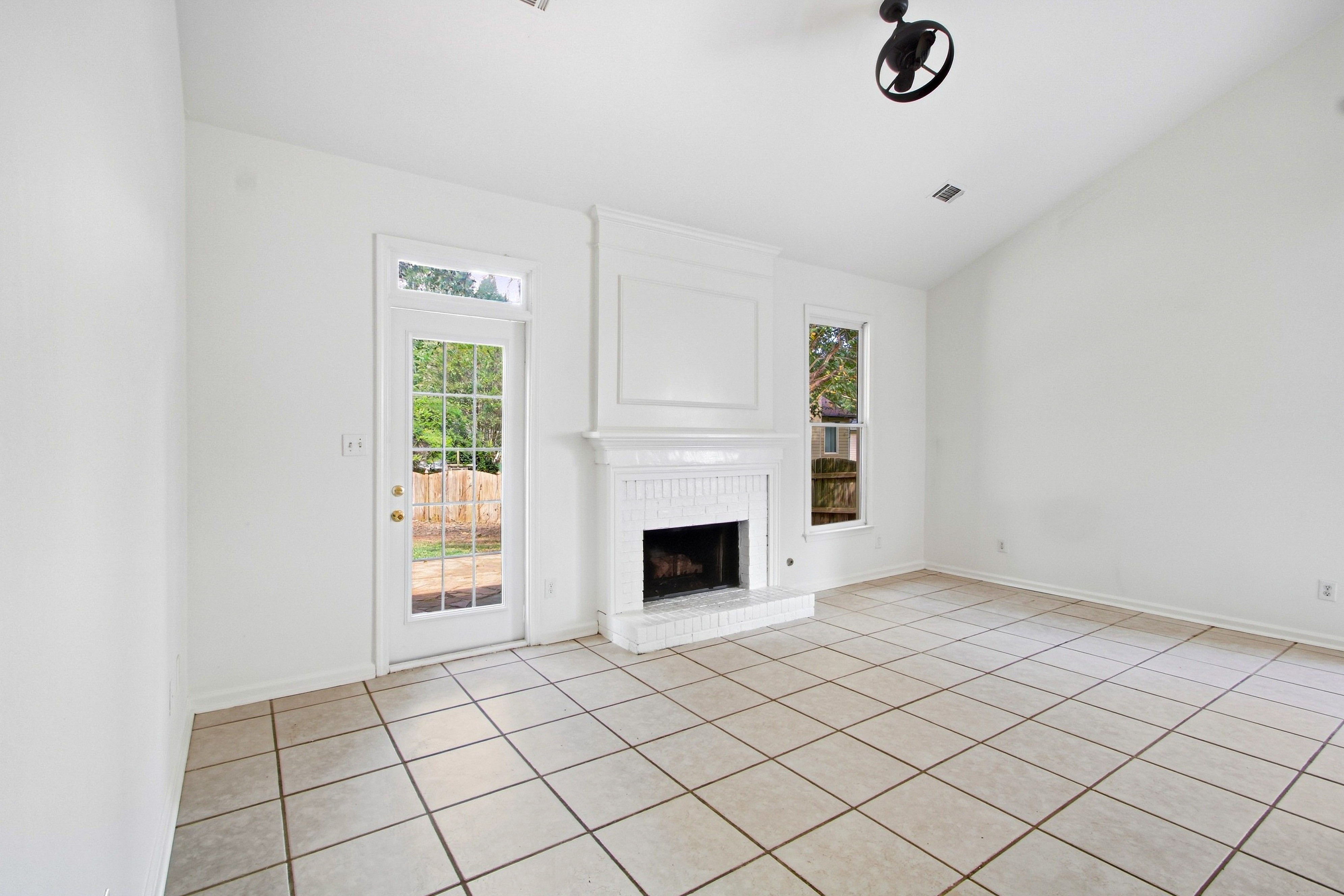 Photo 12 of 30 of 500 Camber Woods Dr, Roswell, GA
