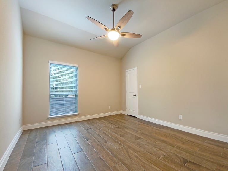 Photo 11 of 31 - 512 Judge Fisk Dr, Leander, TX 78641