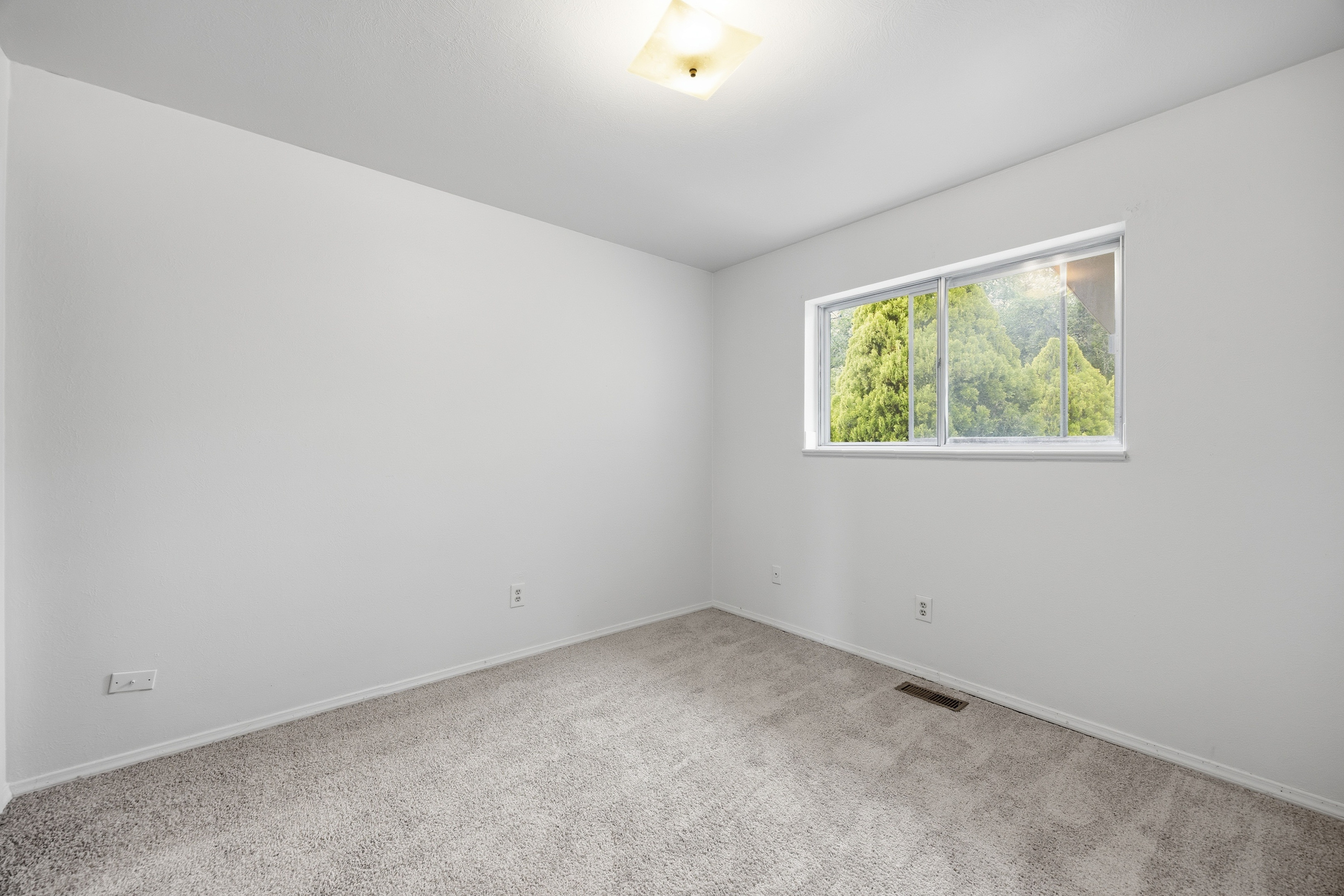 Photo 26 of 49 of 228 Fairfax St, Colorado Springs, CO
