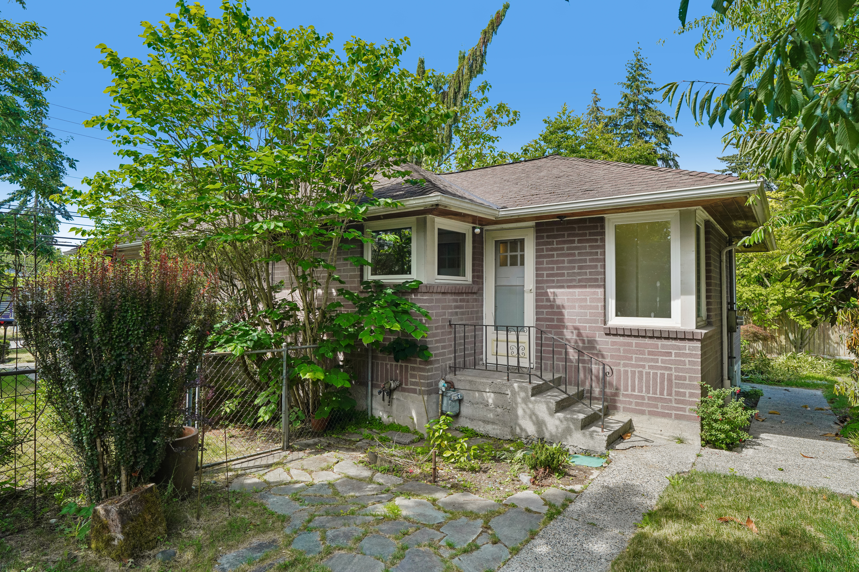 Photo 5 of 44 of 3004 SW Barton St, Seattle, WA