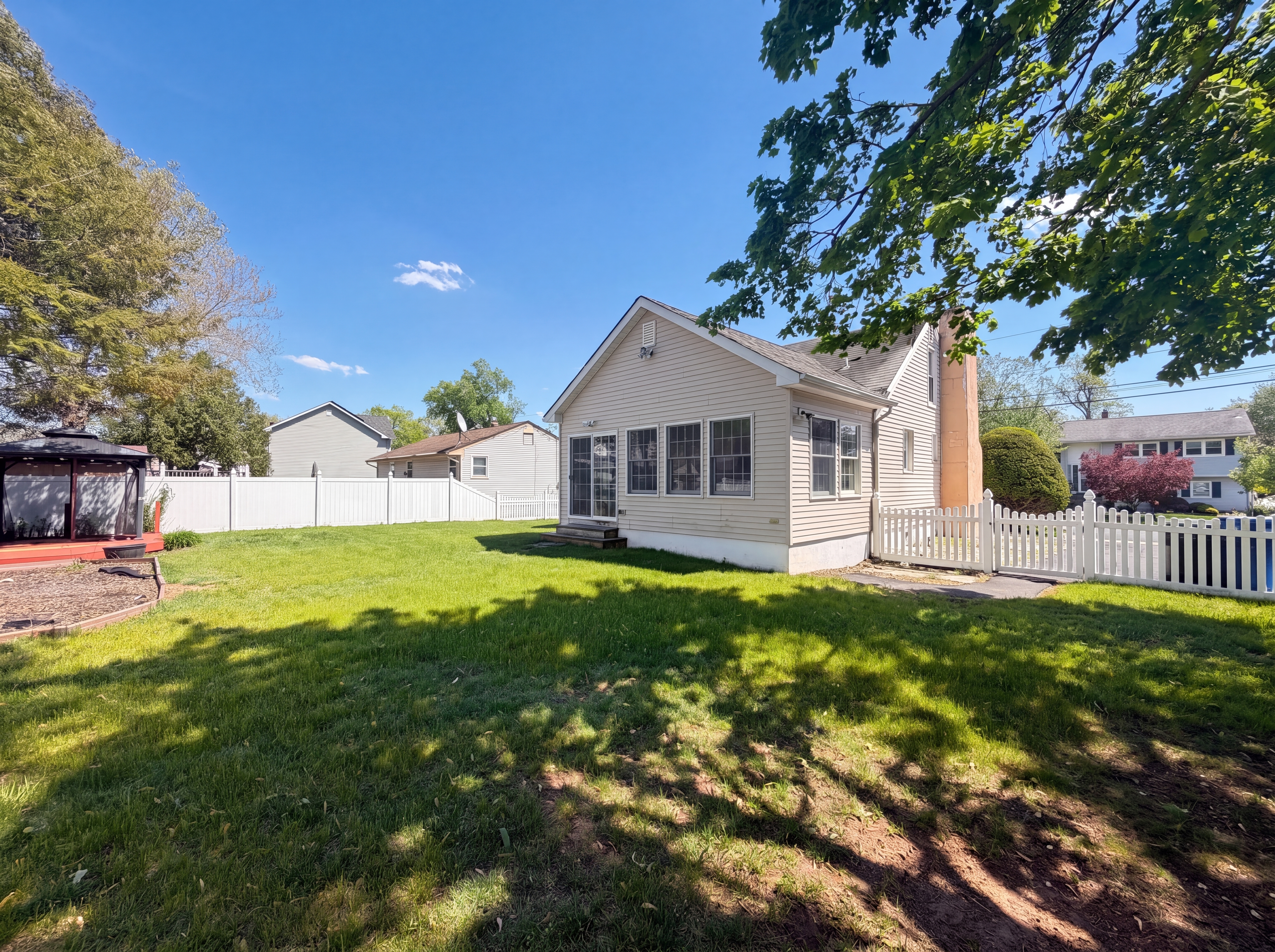Photo 19 of 26 of 1760 Cedarwood Dr, Piscataway, NJ
