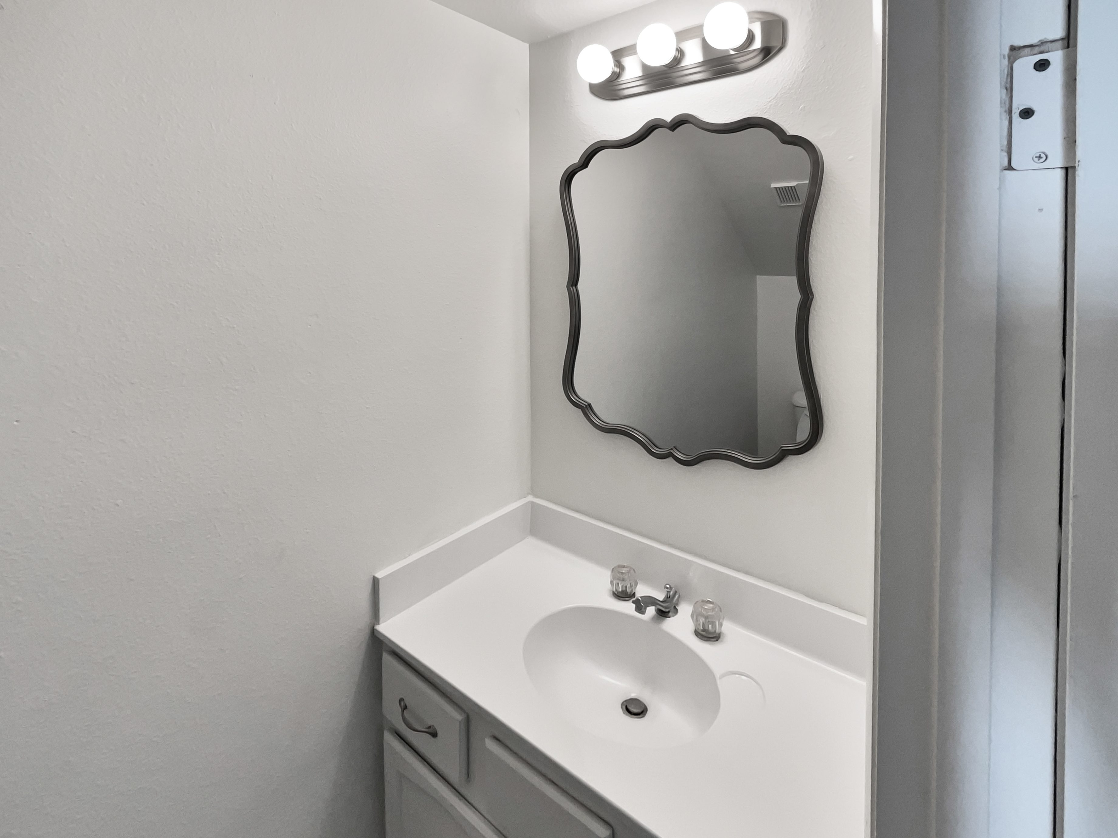 Photo 5 of 18 of 5315 N 18th St, Phoenix, AZ