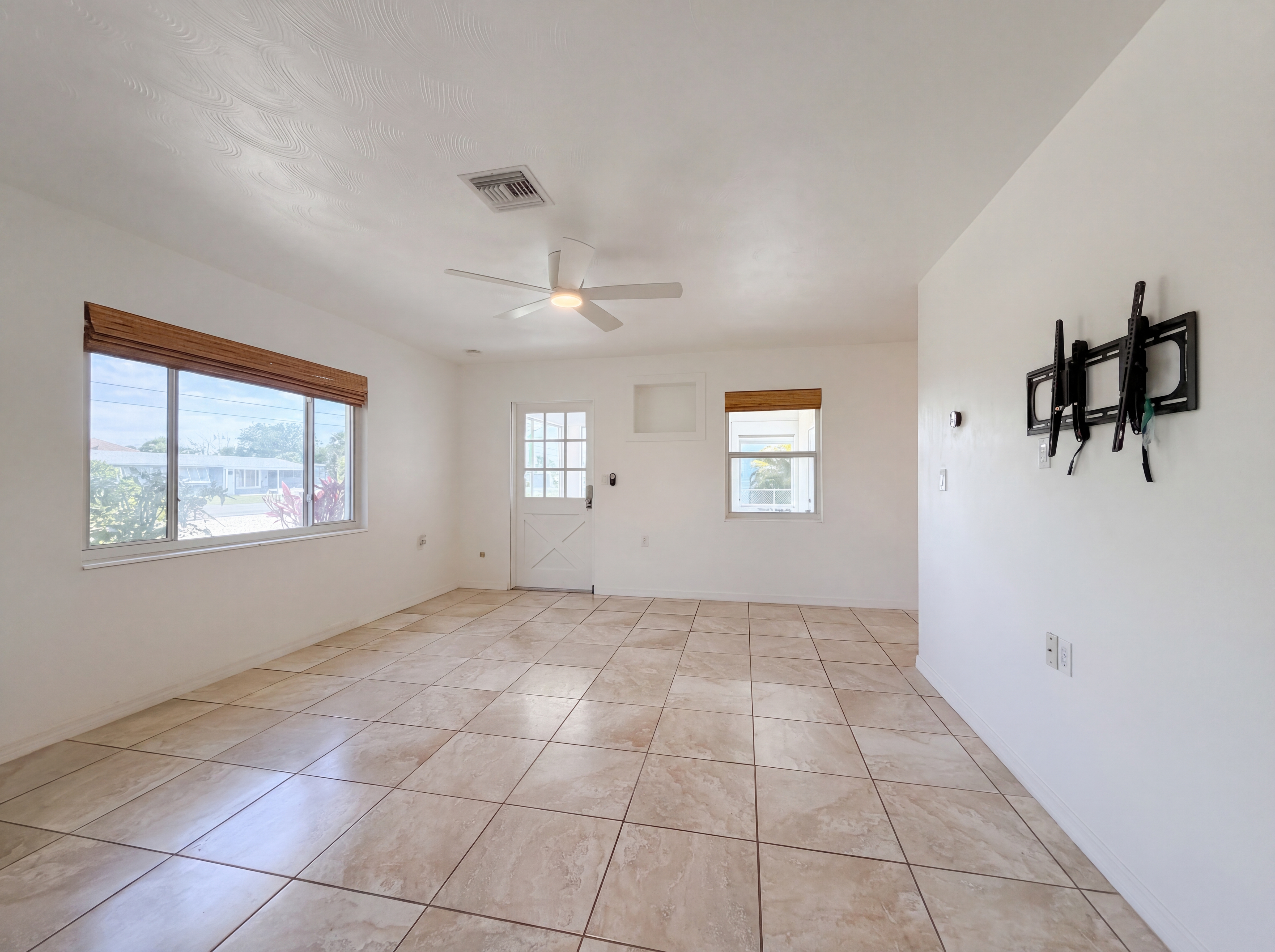 Photo 8 of 28 of 829 E 4th St, Englewood, FL