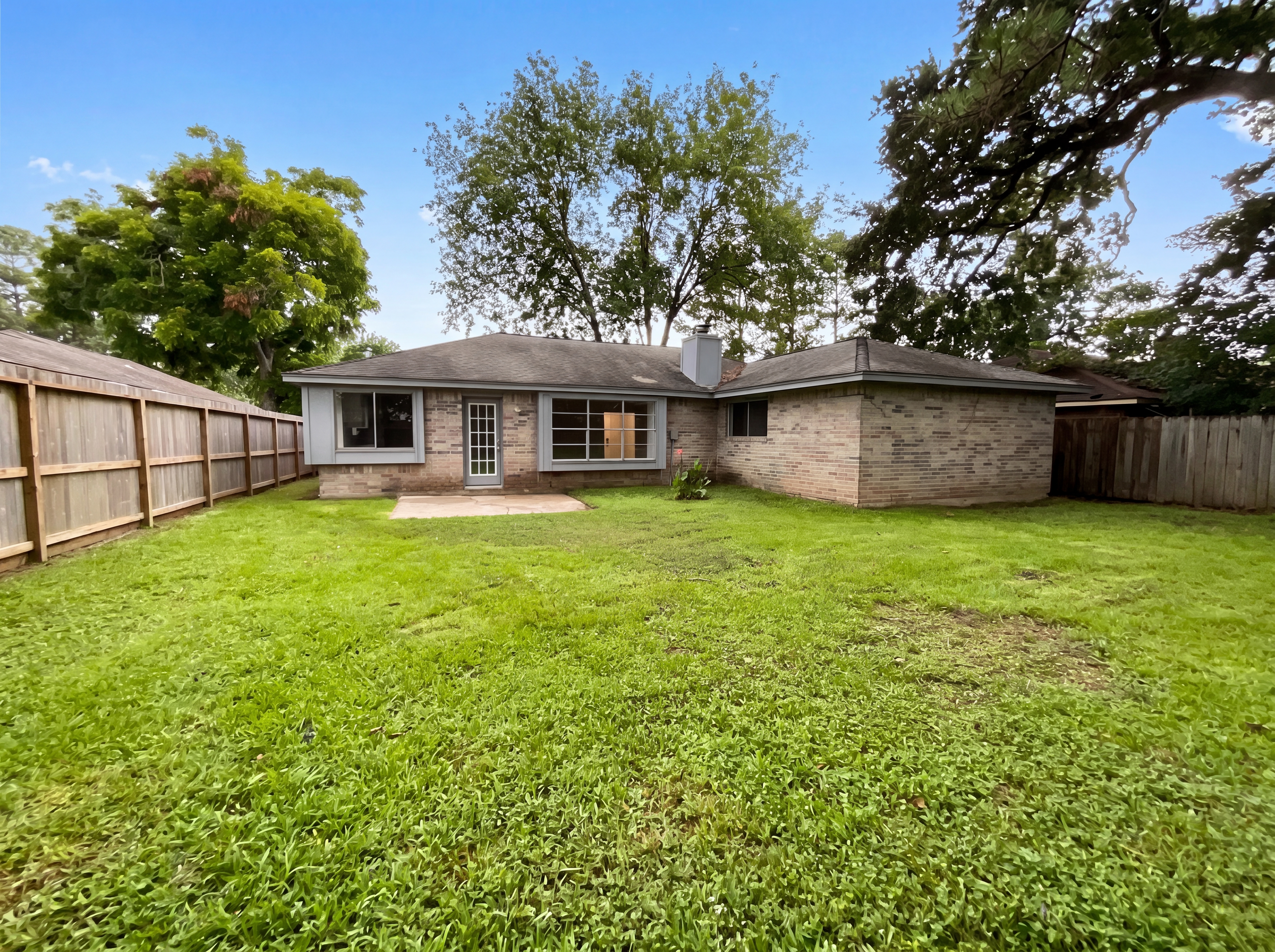Photo 5 of 16 of 23110 Pennsgrove Rd, Spring, TX