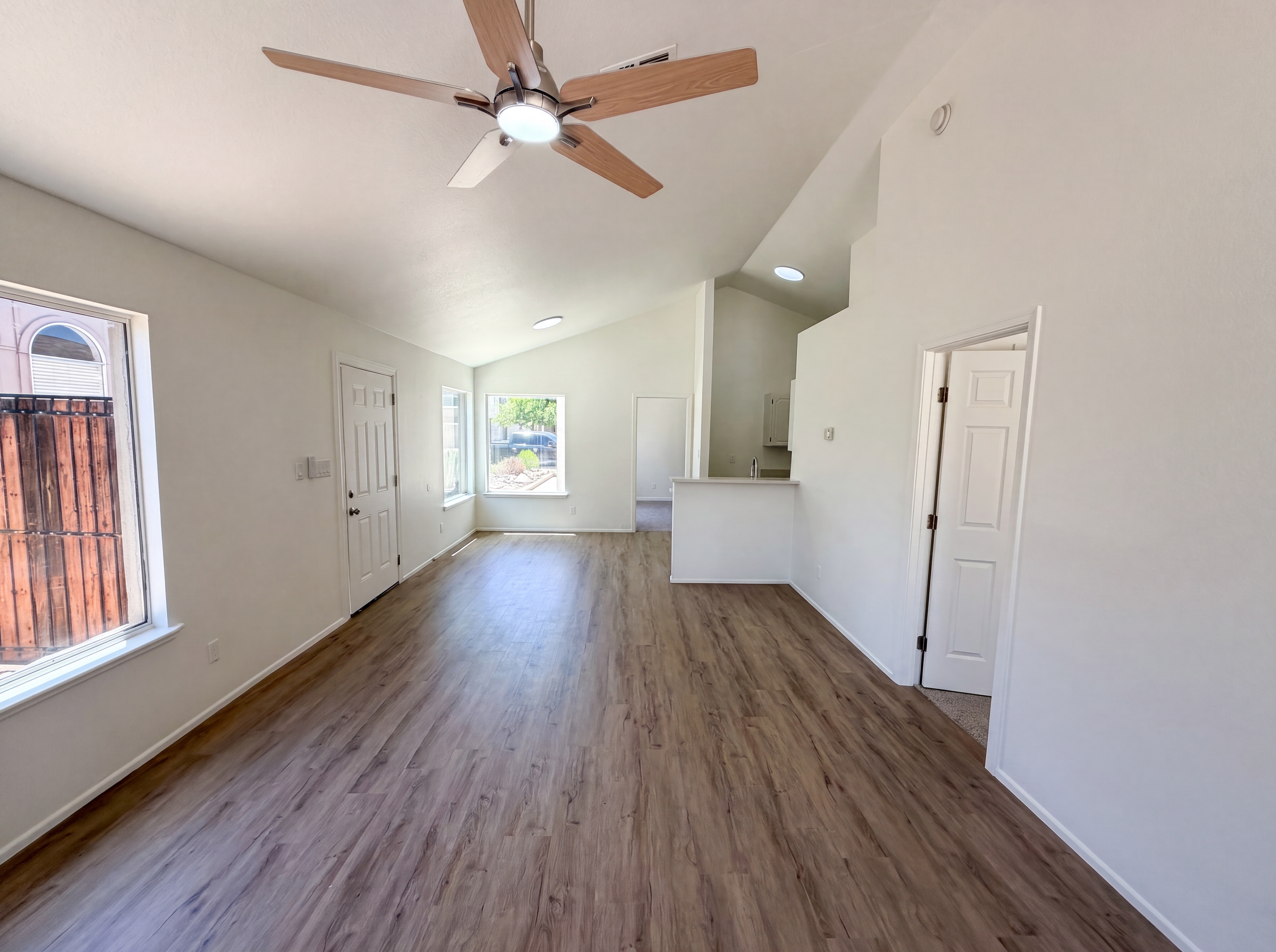 Photo 3 of 18 of 18627 N 33rd Dr, Phoenix, AZ