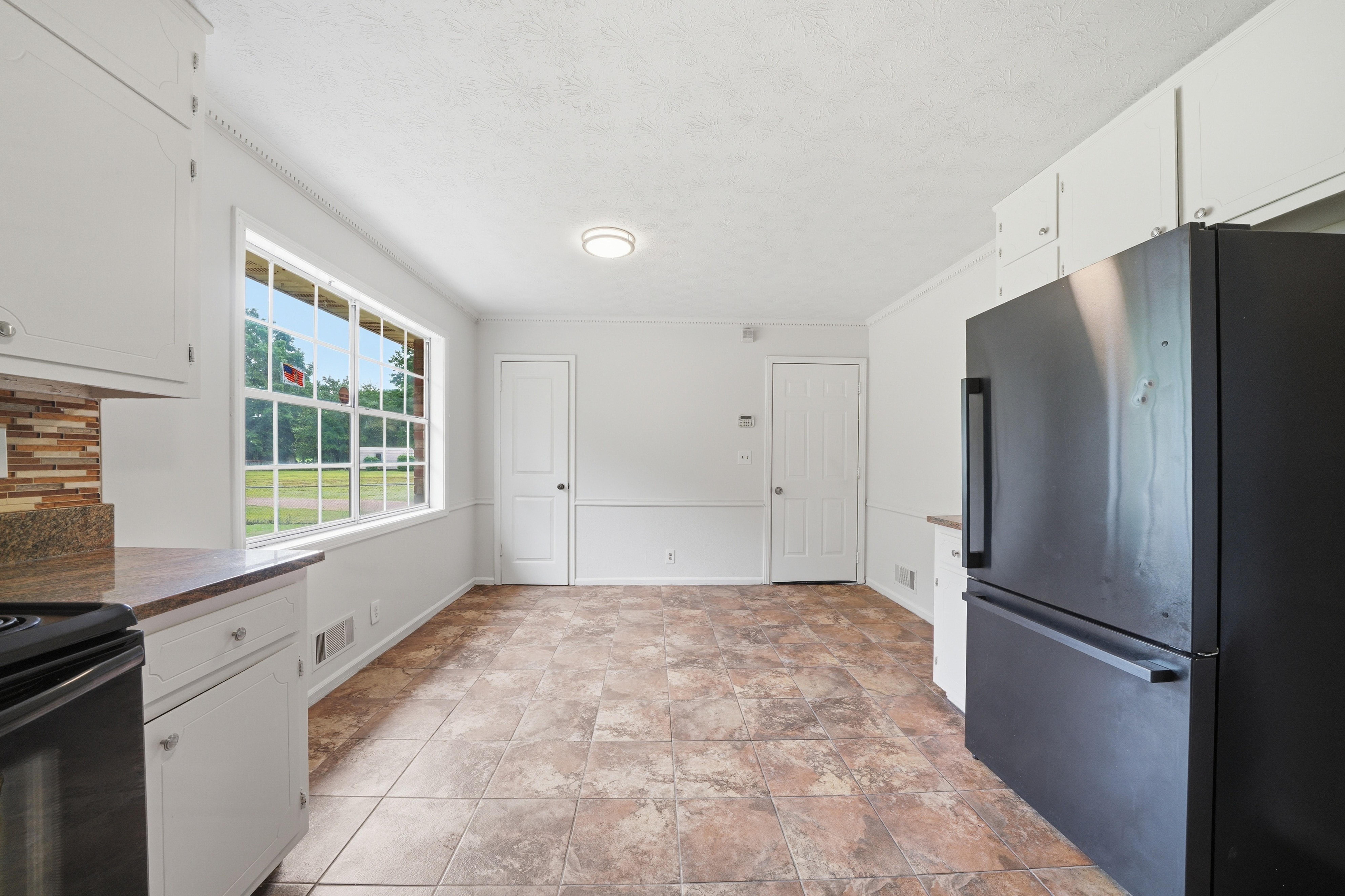 Photo 9 of 30 of 930 Cochise Trl SE, Conyers, GA