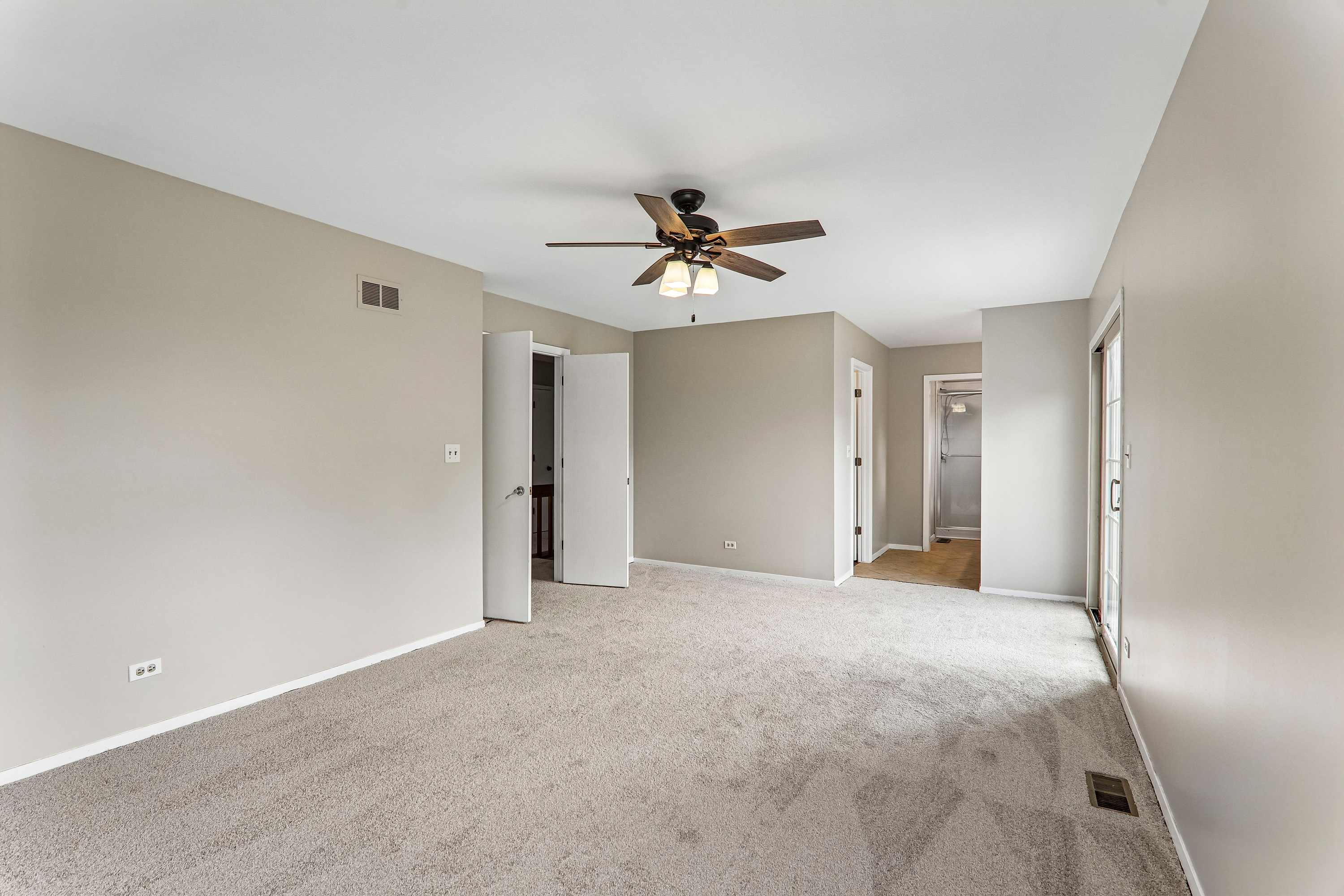 Photo 15 of 41 of 4399 Bluebird Ct, Gurnee, IL