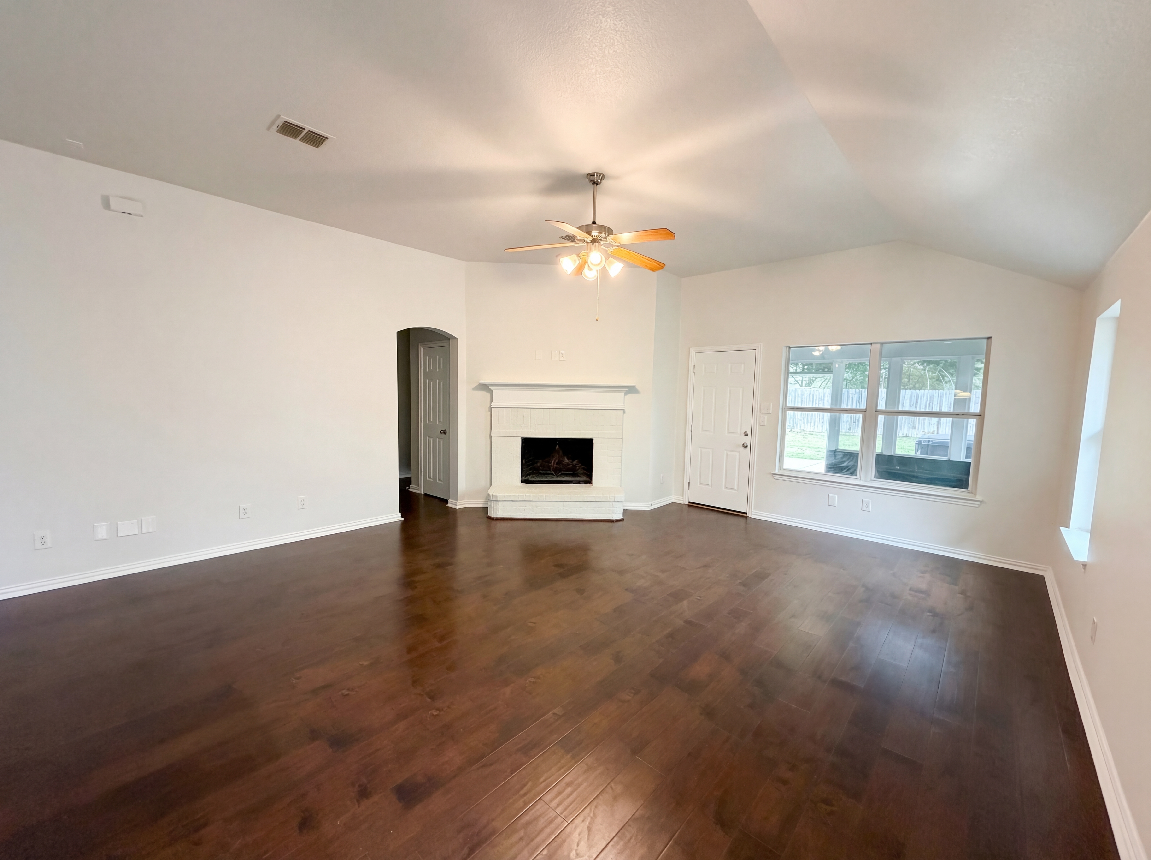 Photo 3 of 18 of 2124 Highland River Dr, Wylie, TX
