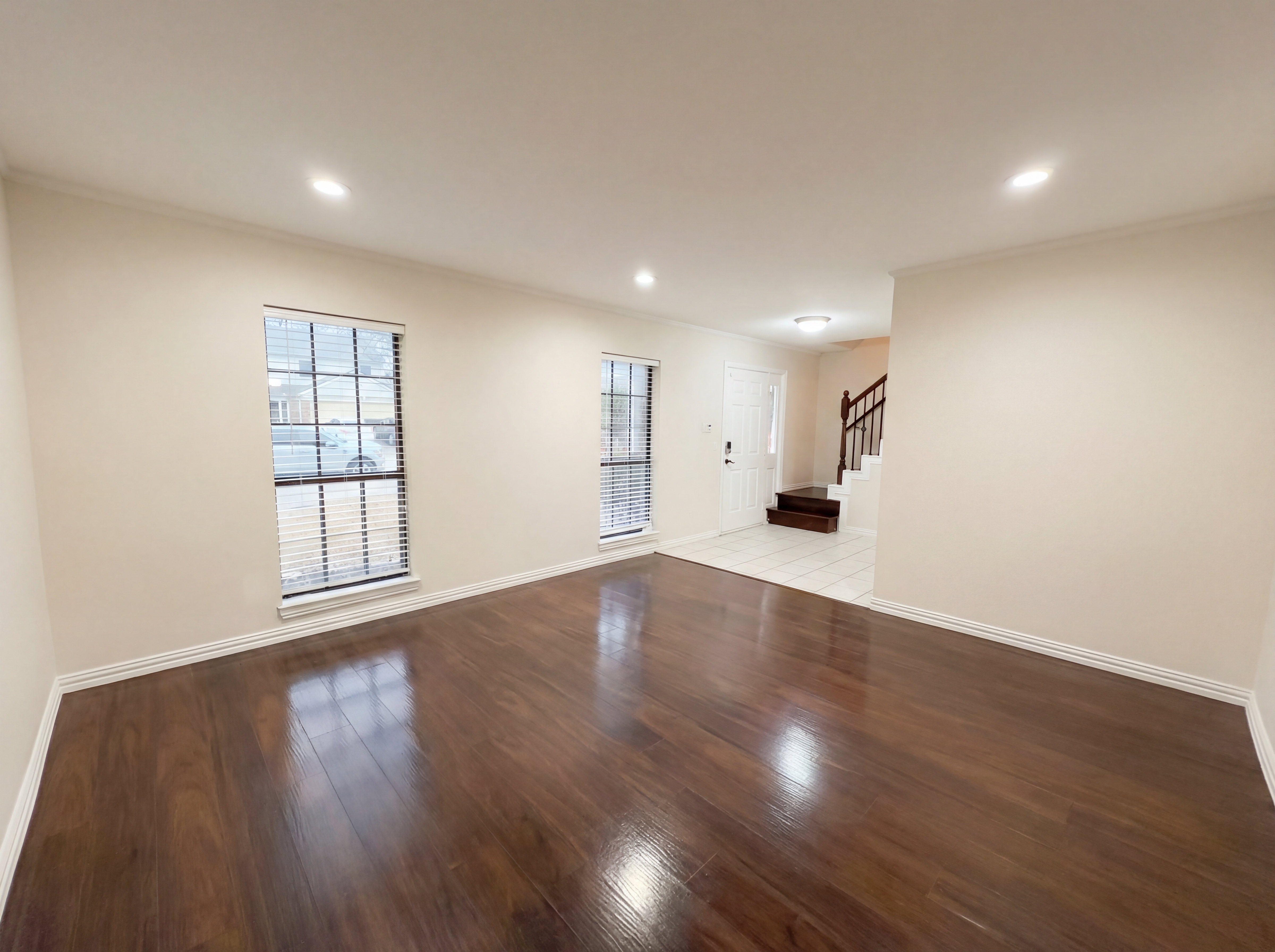 Photo 3 of 31 of 1951 Pin Oak Dr, Flower Mound, TX