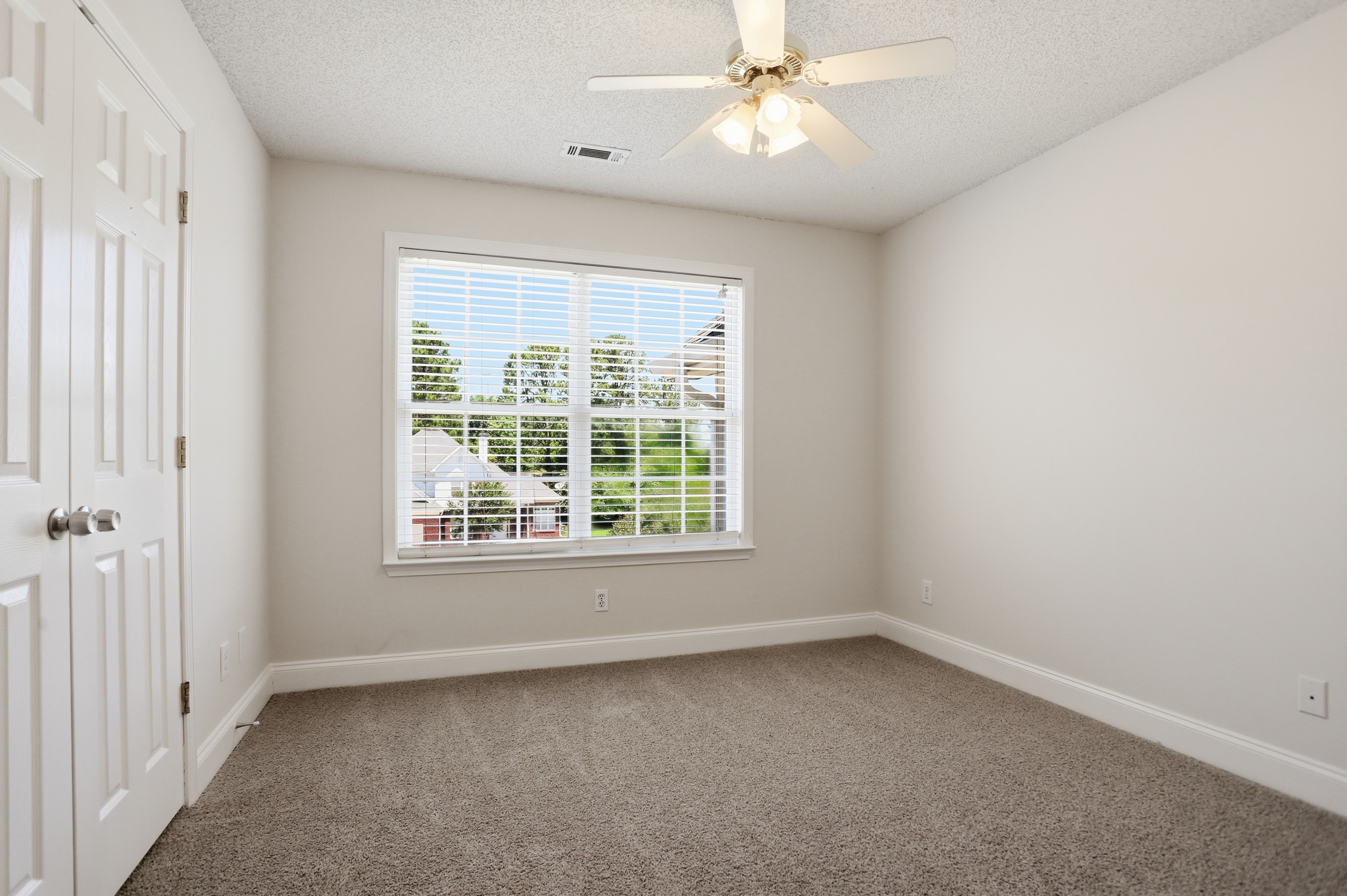 Photo 23 of 42 of 640 Autumn Leaf Cir, McDonough, GA