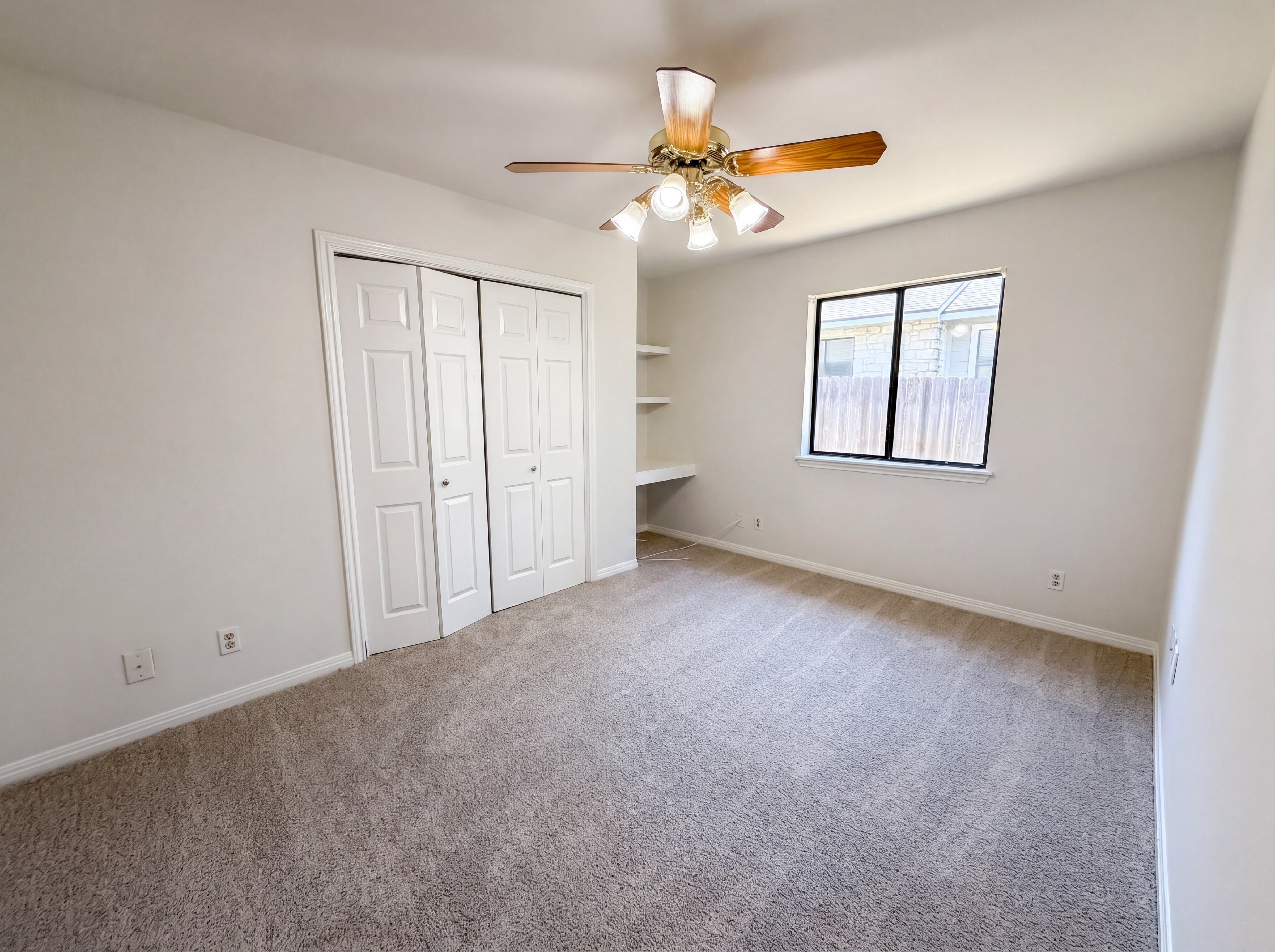 Photo 4 of 17 of 1111 N Riviera Cir, Cedar Park, TX