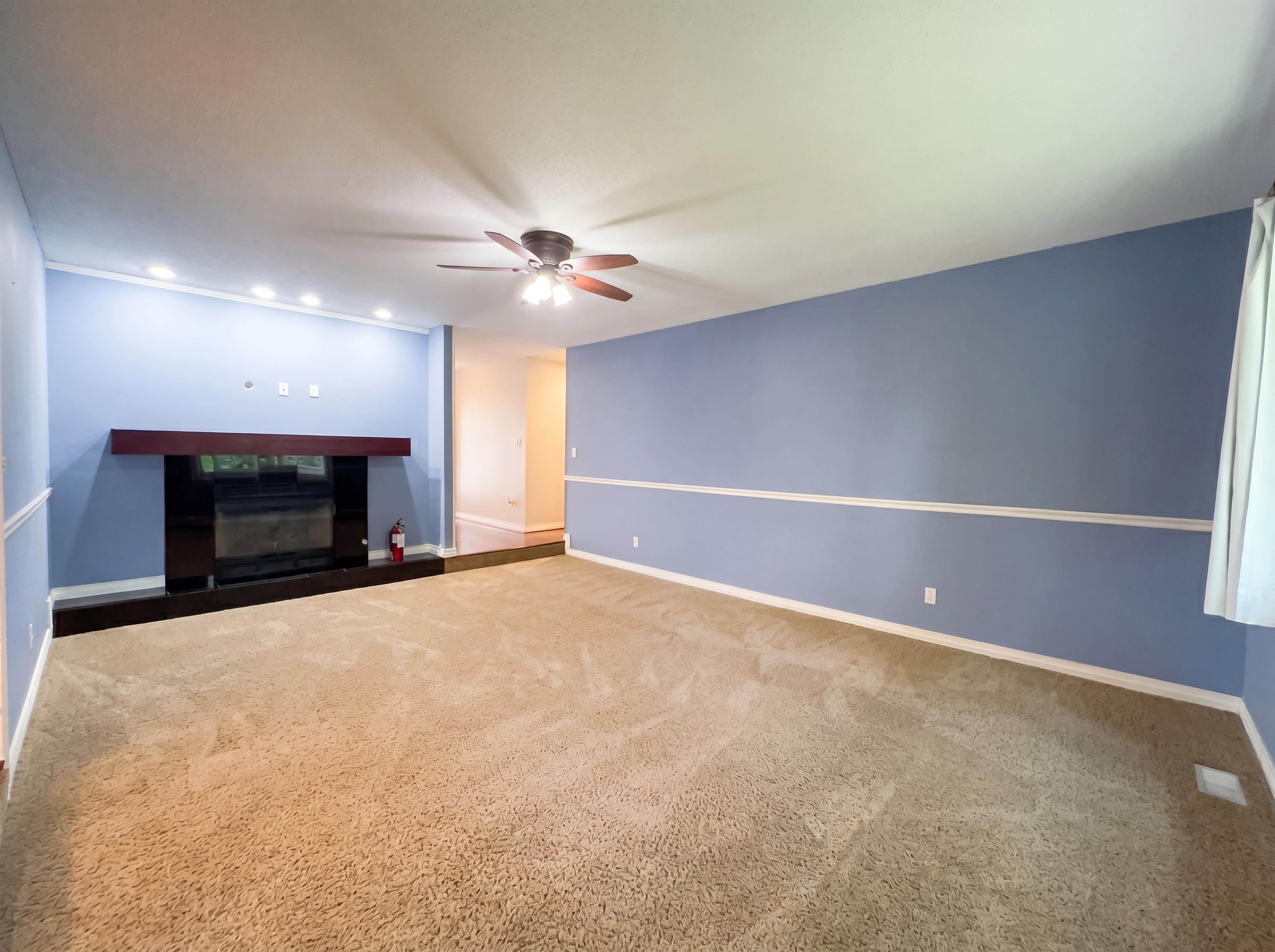 Photo 8 of 22 of 1901 Summit Dr, Urbana, IL