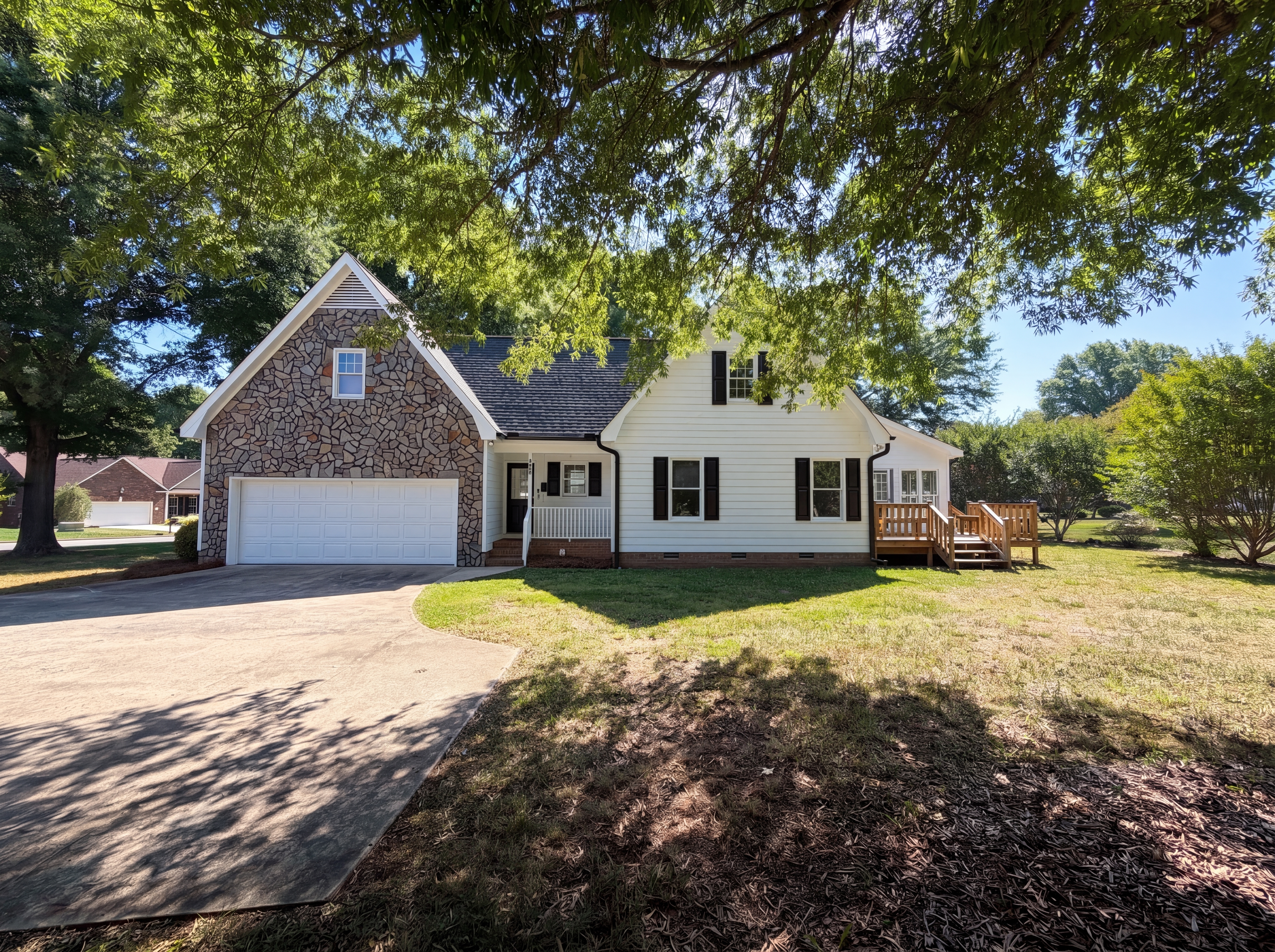 Photo 5 of 23 of 103 Hampshire Ct, Salisbury, NC