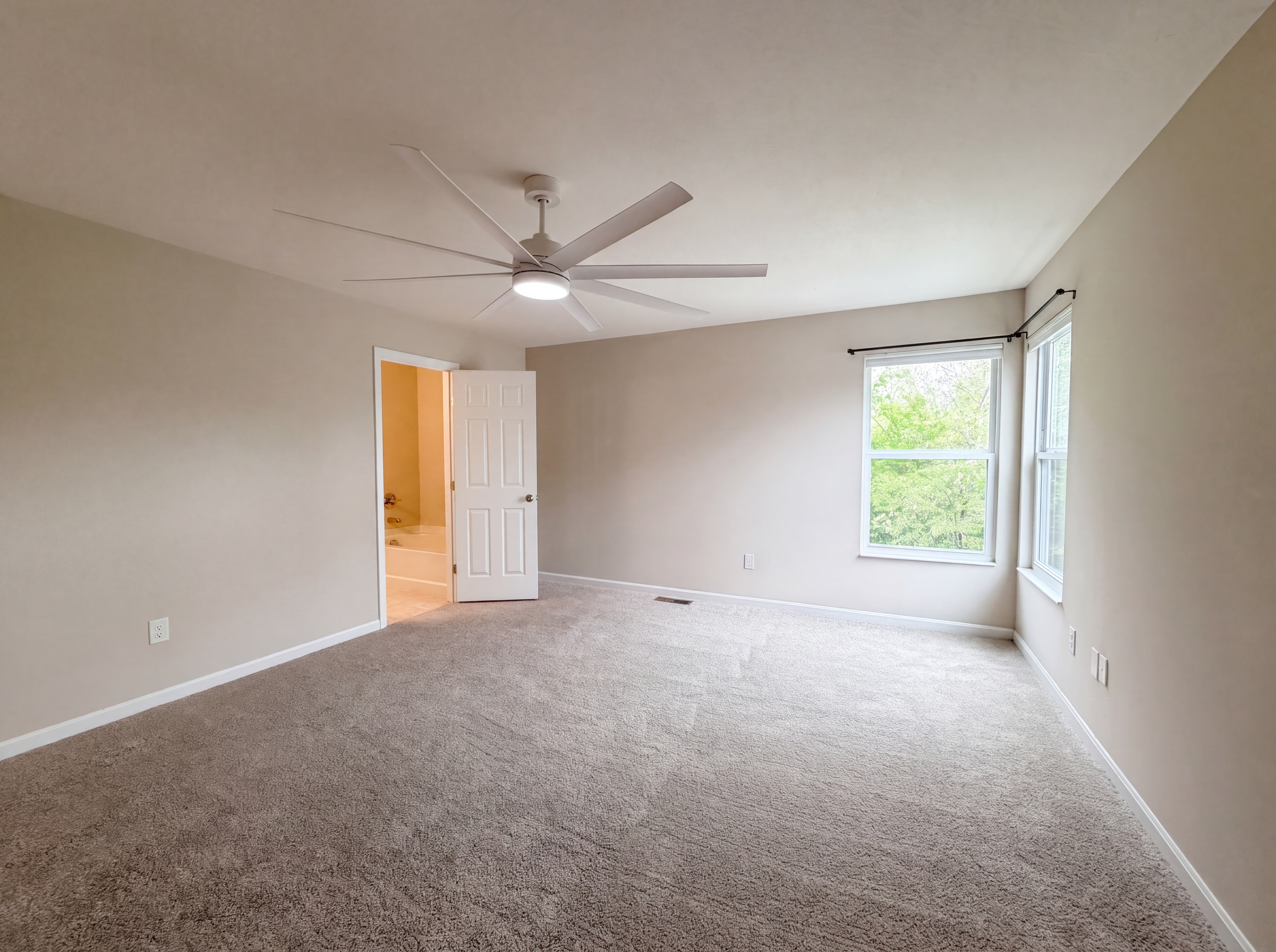 Photo 4 of 32 of 4189 Black Bear Dr, Lebanon, OH