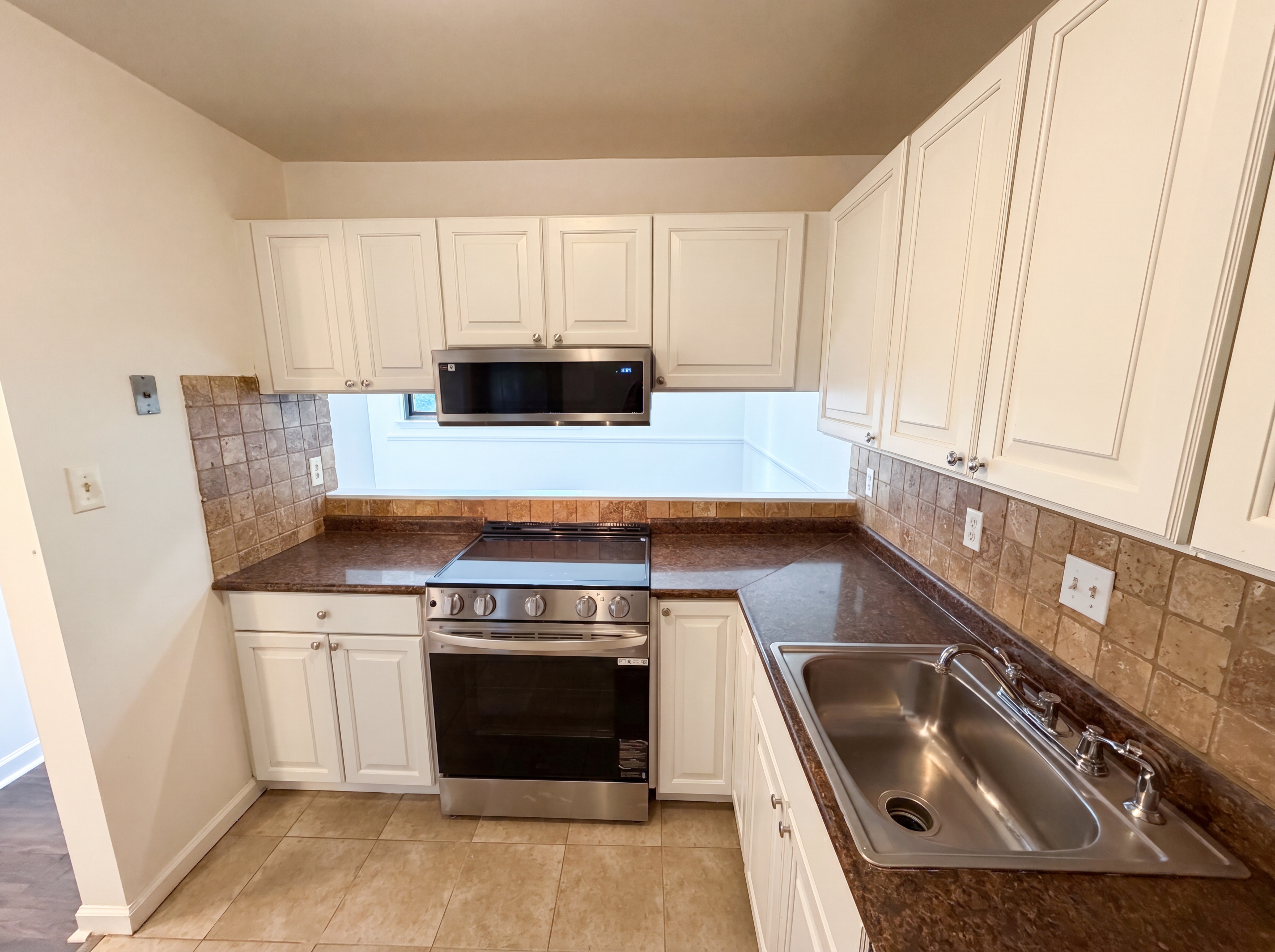 Photo 10 of 20 of 1625 Merry Oaks Rd, Charlotte, NC
