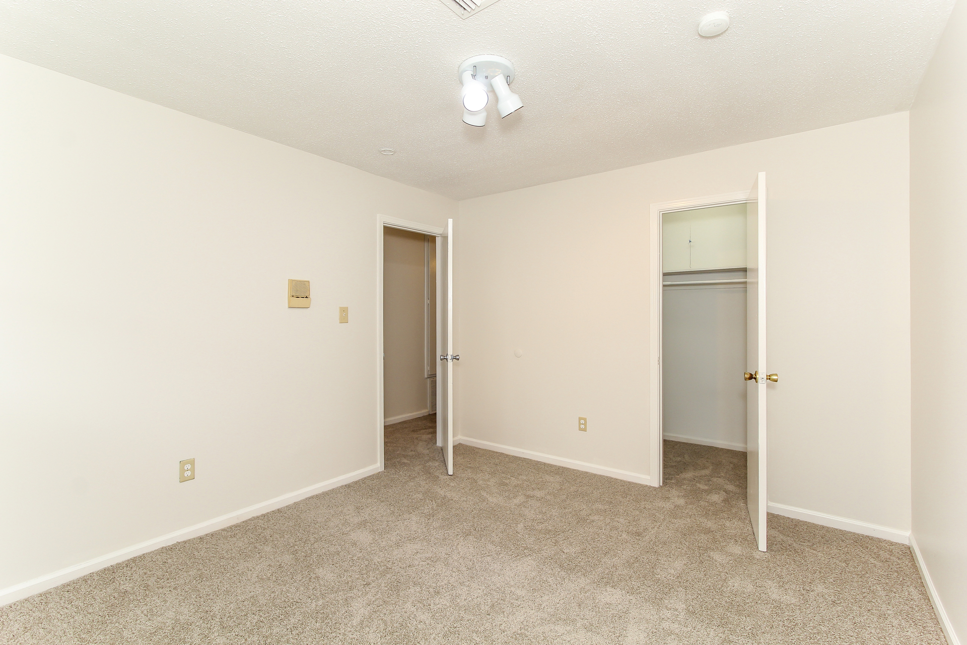 Photo 4 of 21 of 525 Lurene Cir, Montgomery, AL