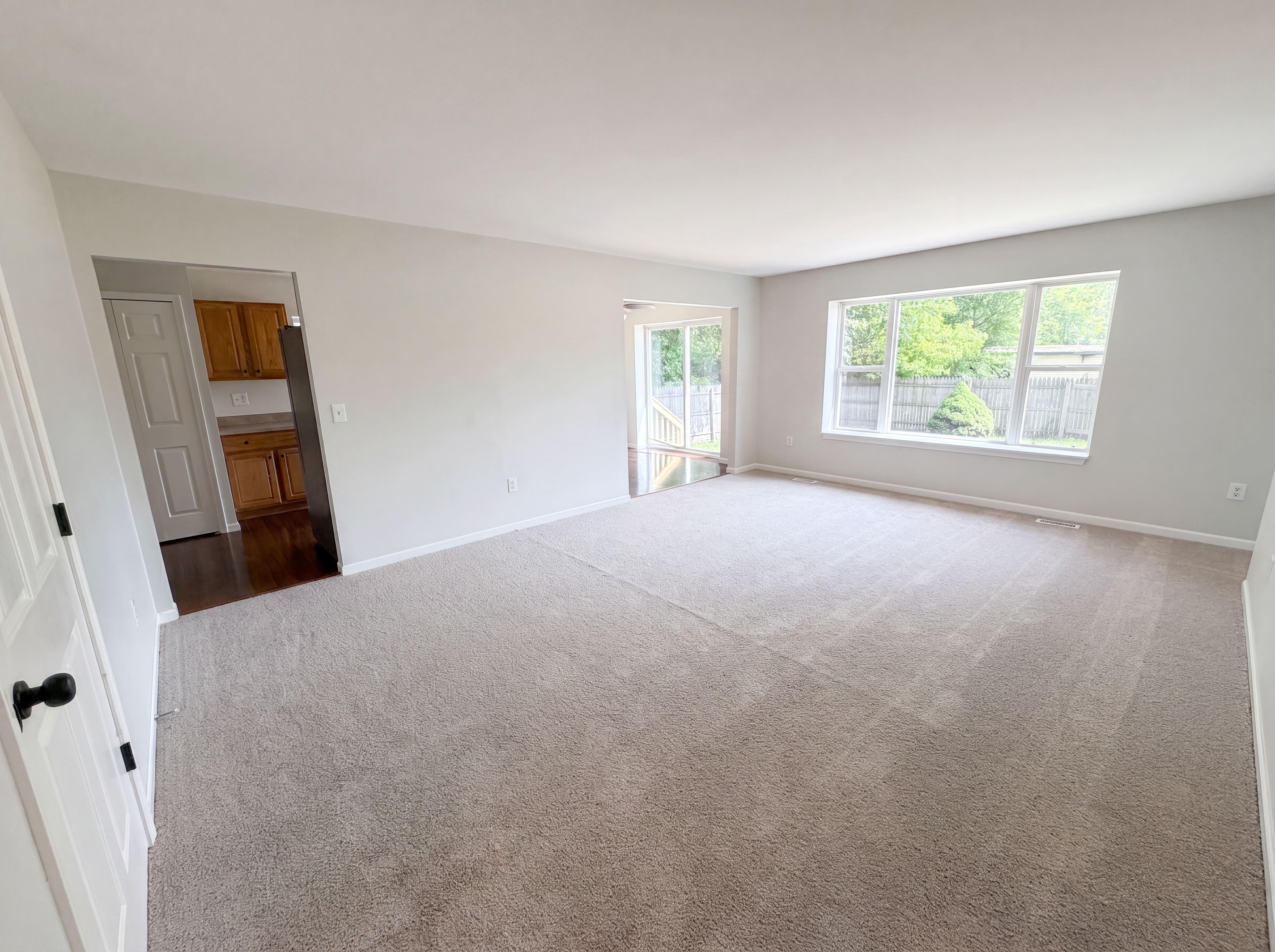 Photo 3 of 21 of 42724 North Walnut St, Clinton Township, MI