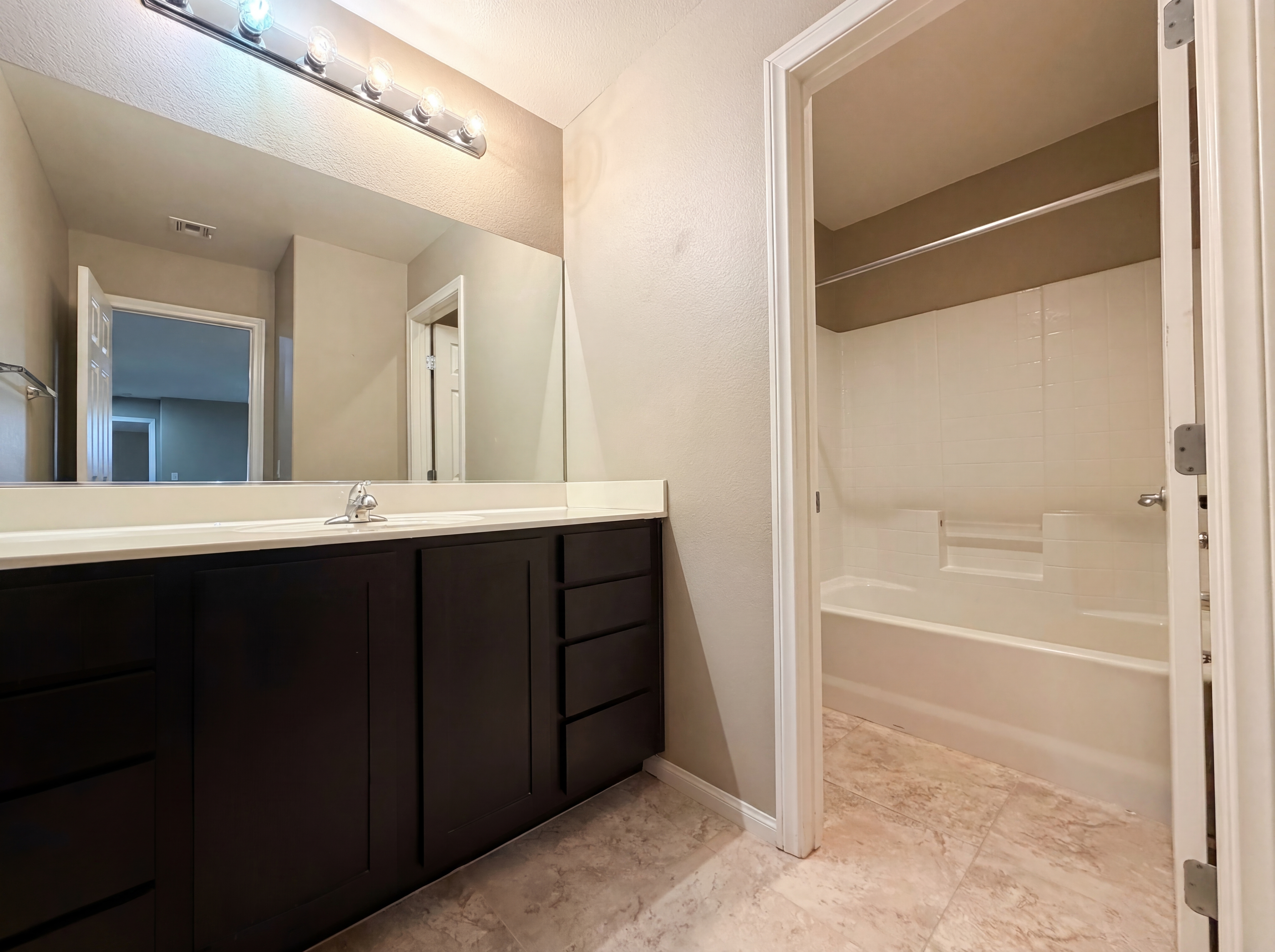 Photo 14 of 27 of 779 Proud Waters Ct, Las Vegas, NV