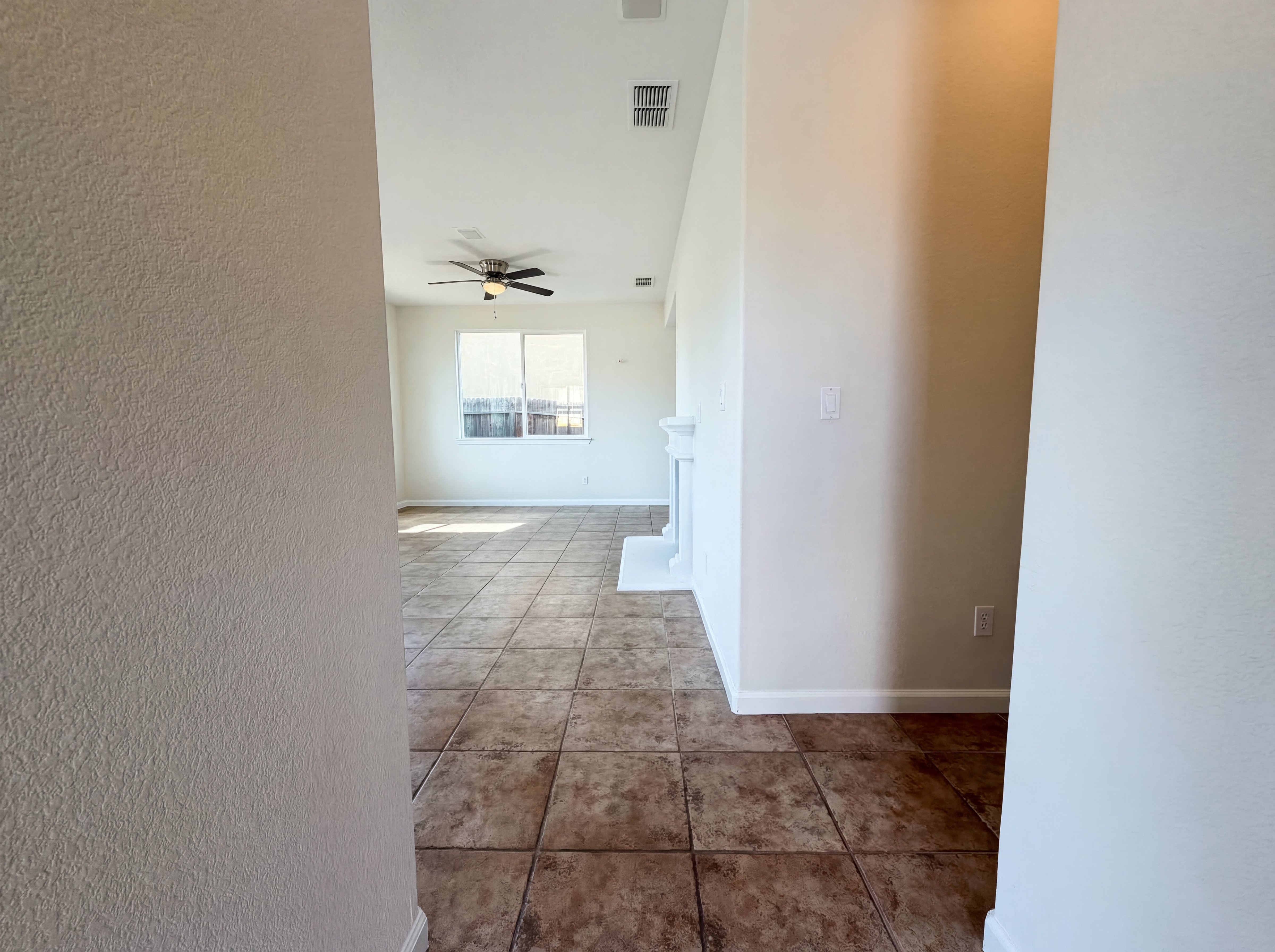 Photo 8 of 22 of 400 Caravaggio Cir, Sacramento, CA