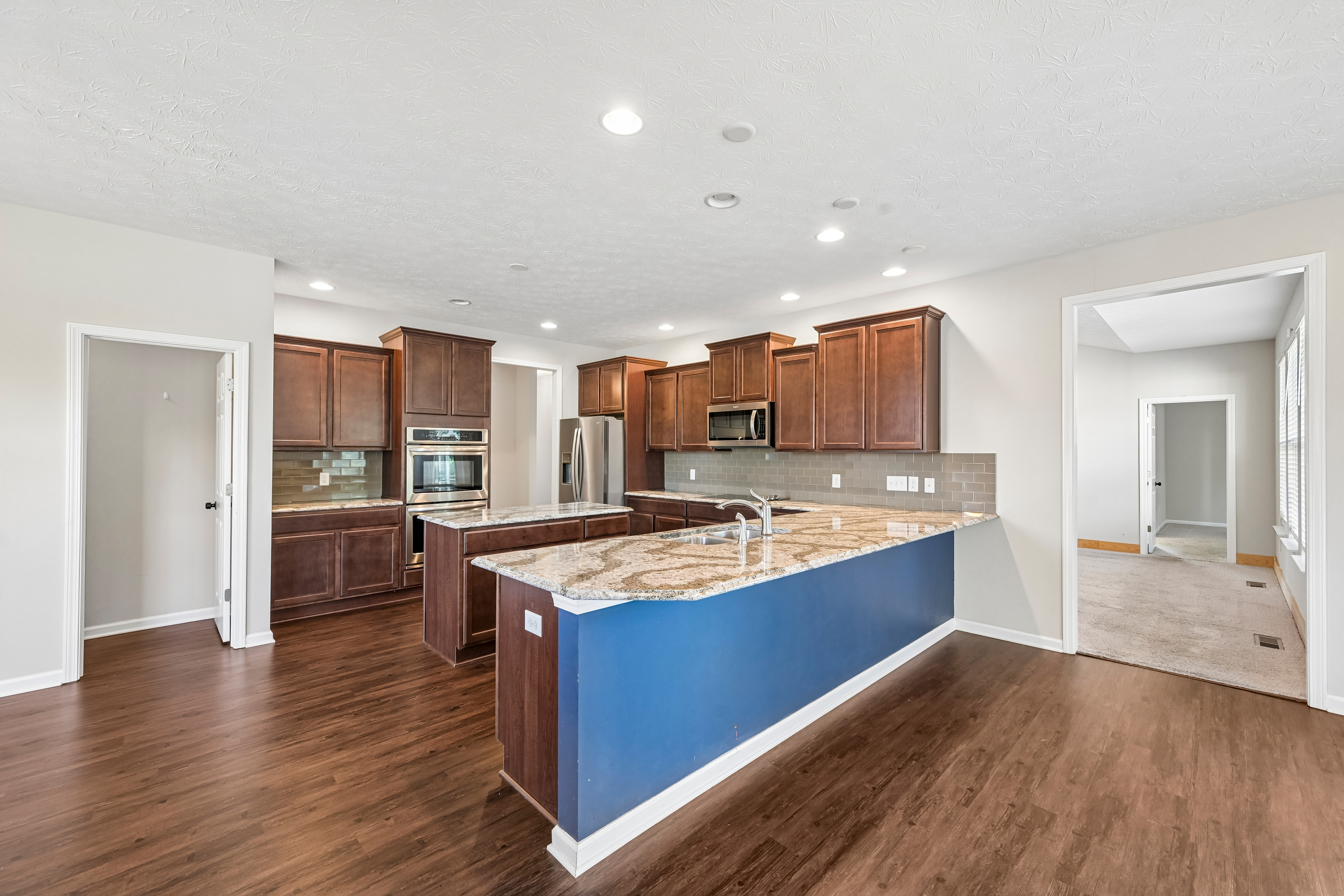 Photo 10 of 44 of 21323 Wharfdale Dr, Noblesville, IN