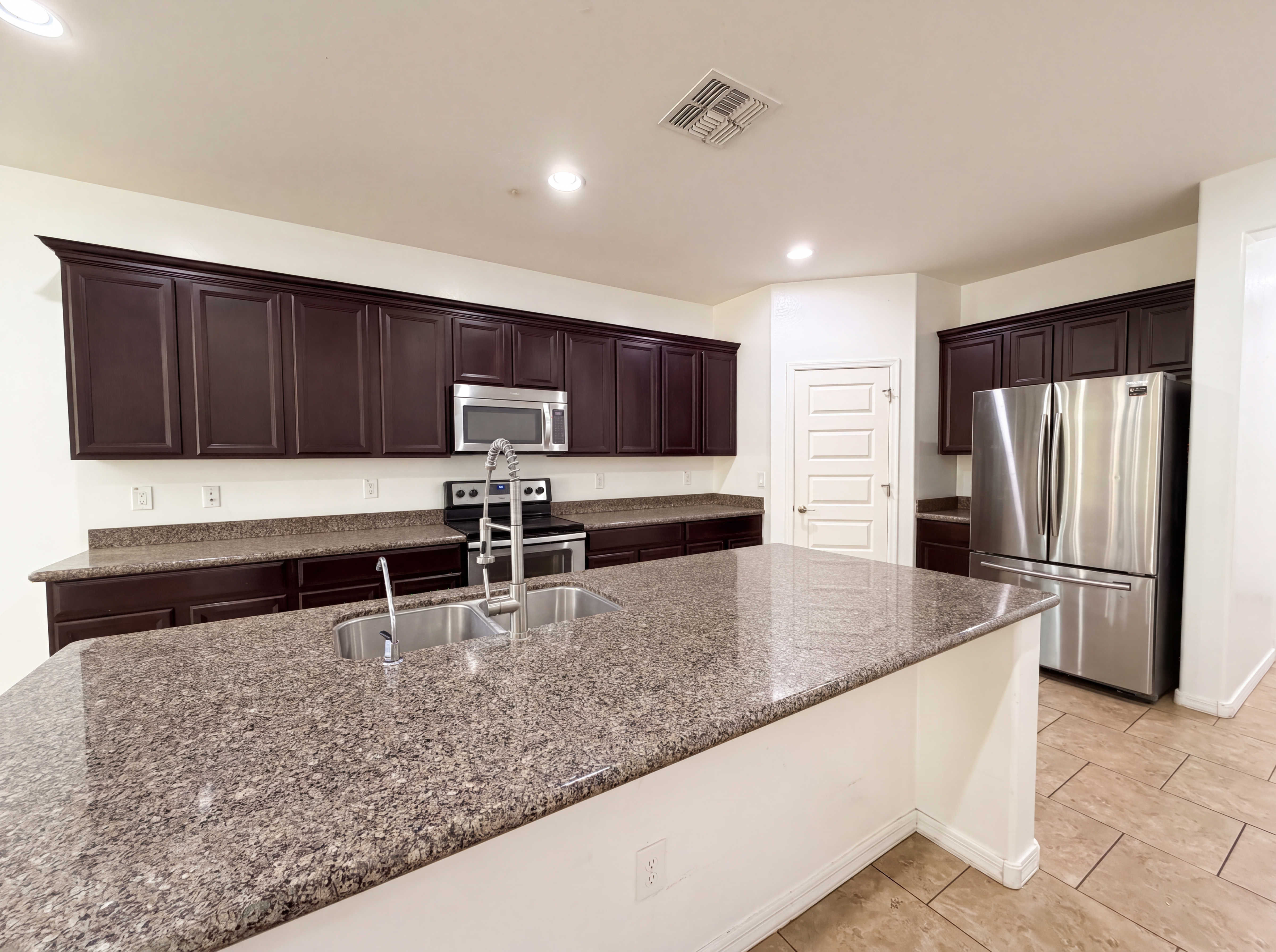 Photo 10 of 23 of 112 E Bernie Ln, Gilbert, AZ