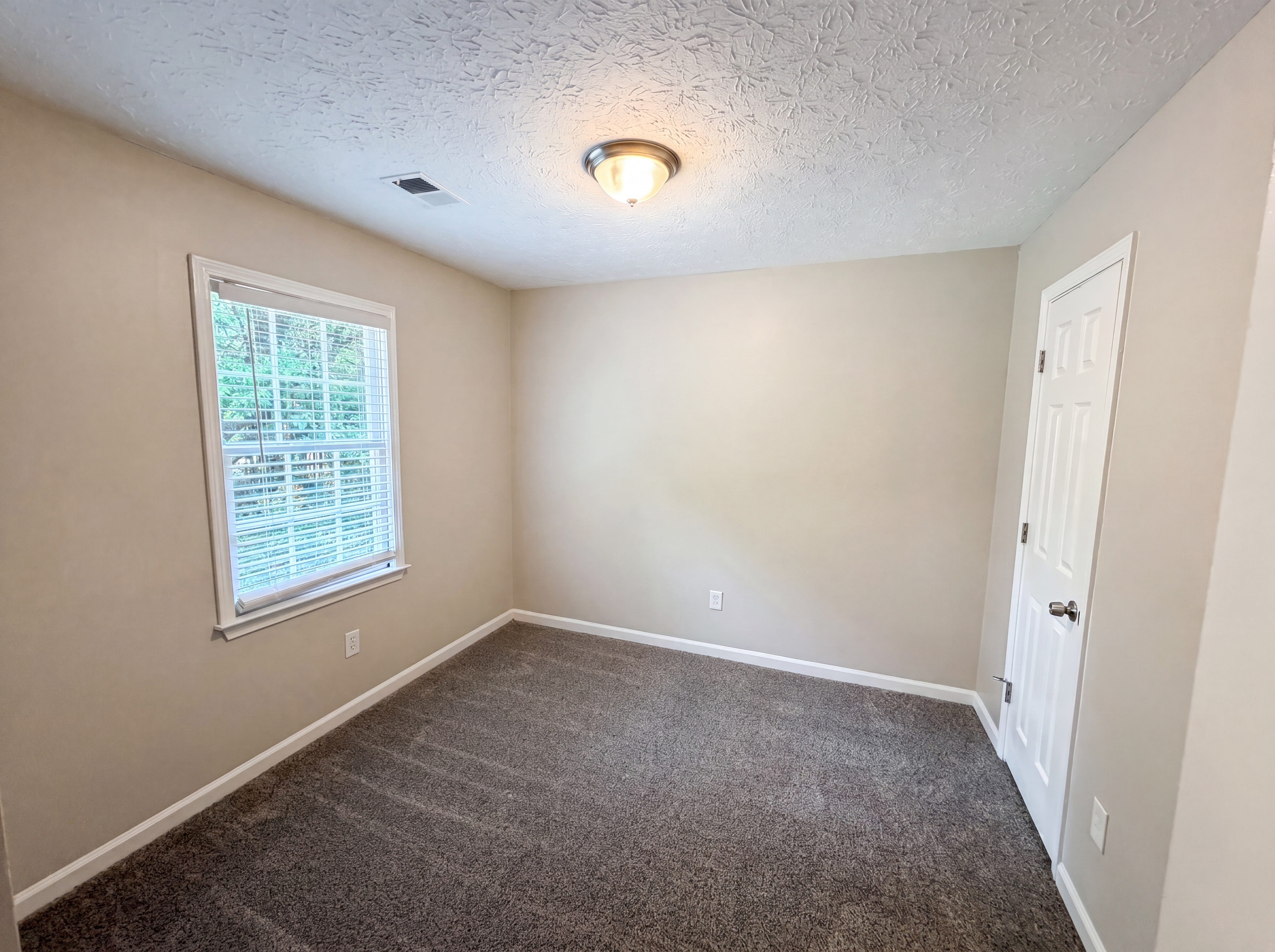 Photo 11 of 23 of 4078 Tara Ct, Loganville, GA