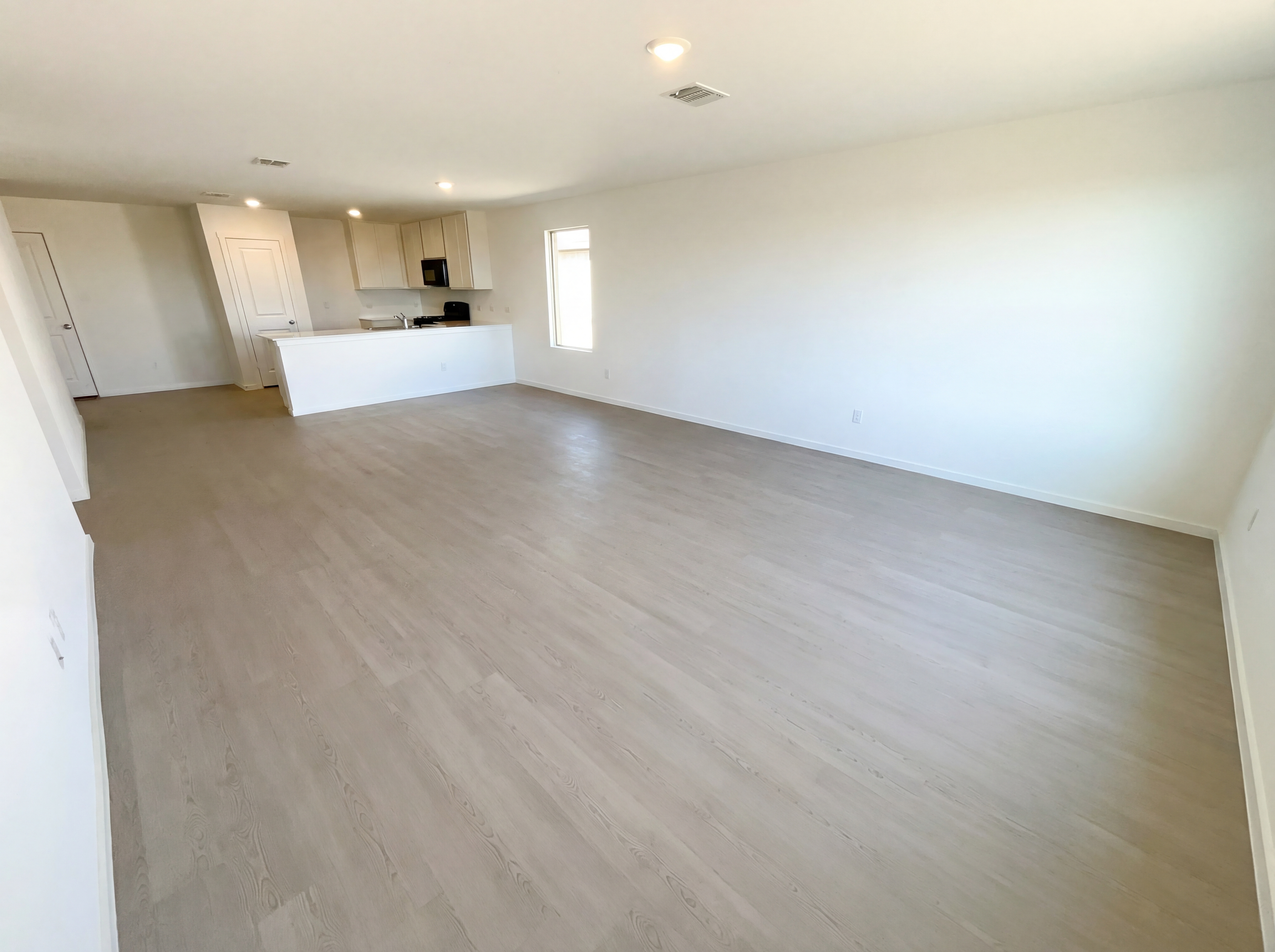 Photo 3 of 14 of 3728 Los Cabos Dr, Mustang, OK