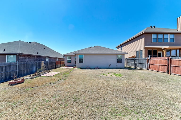 Photo 23 of 25 - 5516 Creek Hill Ln, Fort Worth, TX 76179