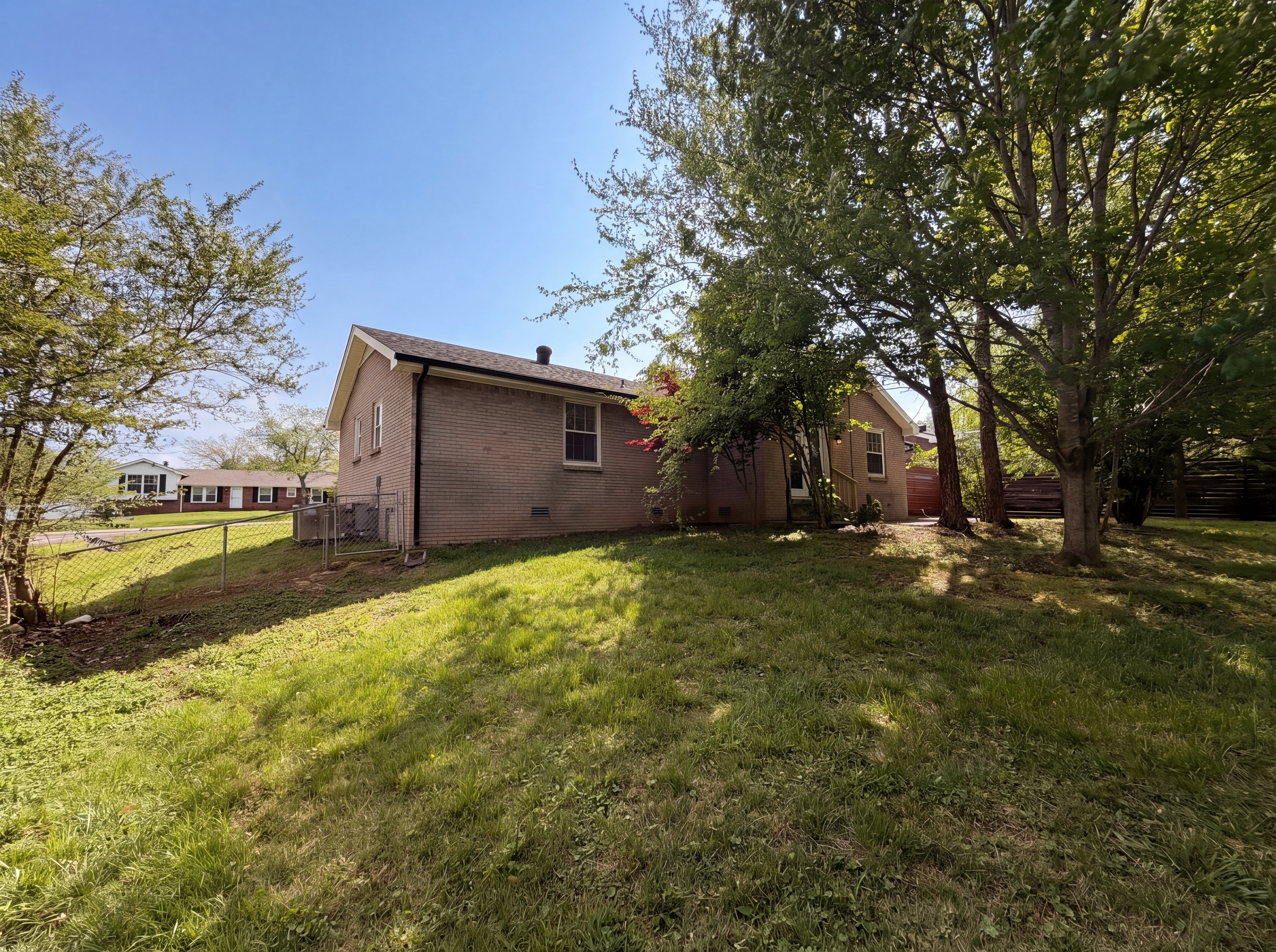 Photo 20 of 23 of 242 Kingswood Dr, Clarksville, TN