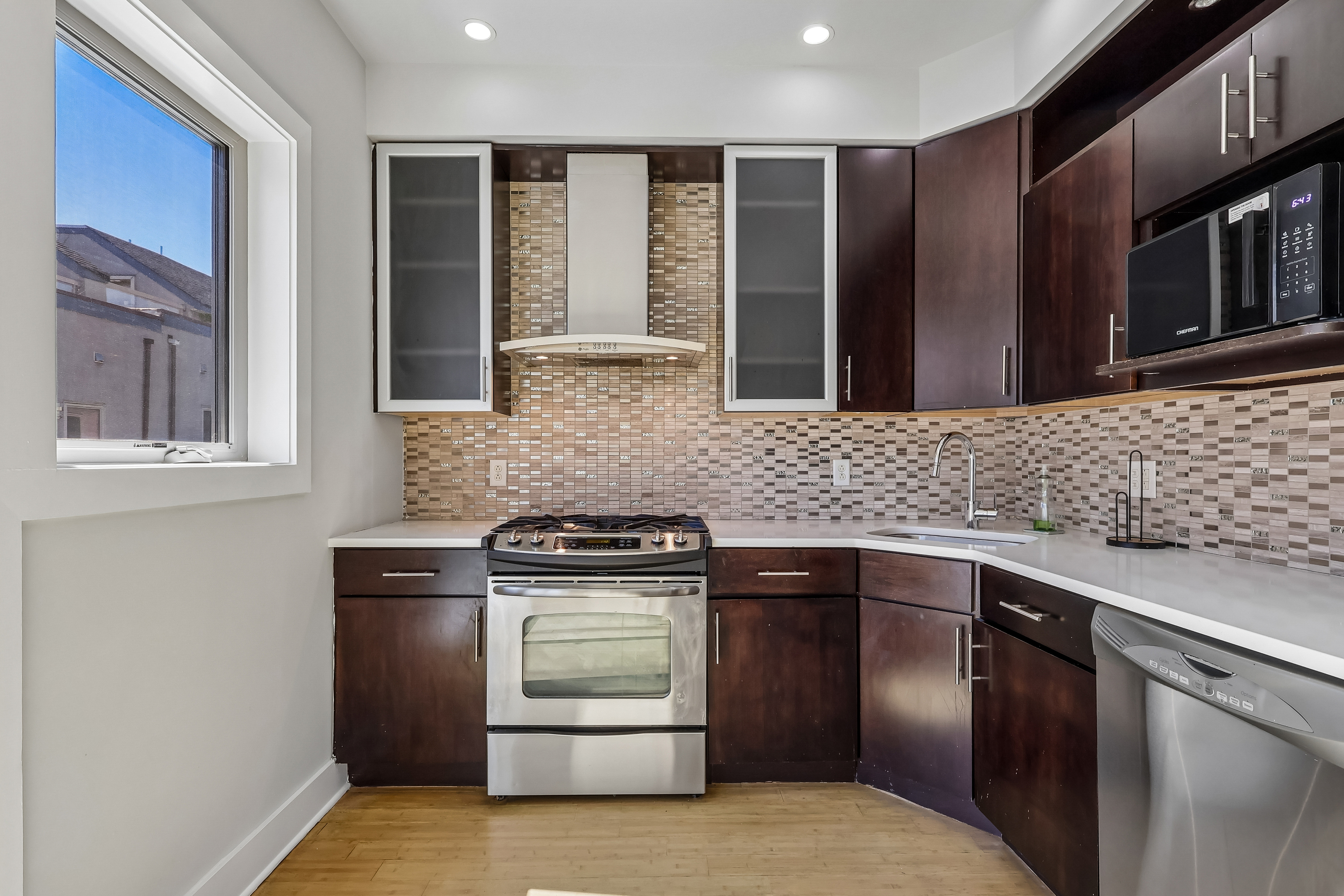 Photo 33 of 44 of 412 N Front St, Philadelphia, PA
