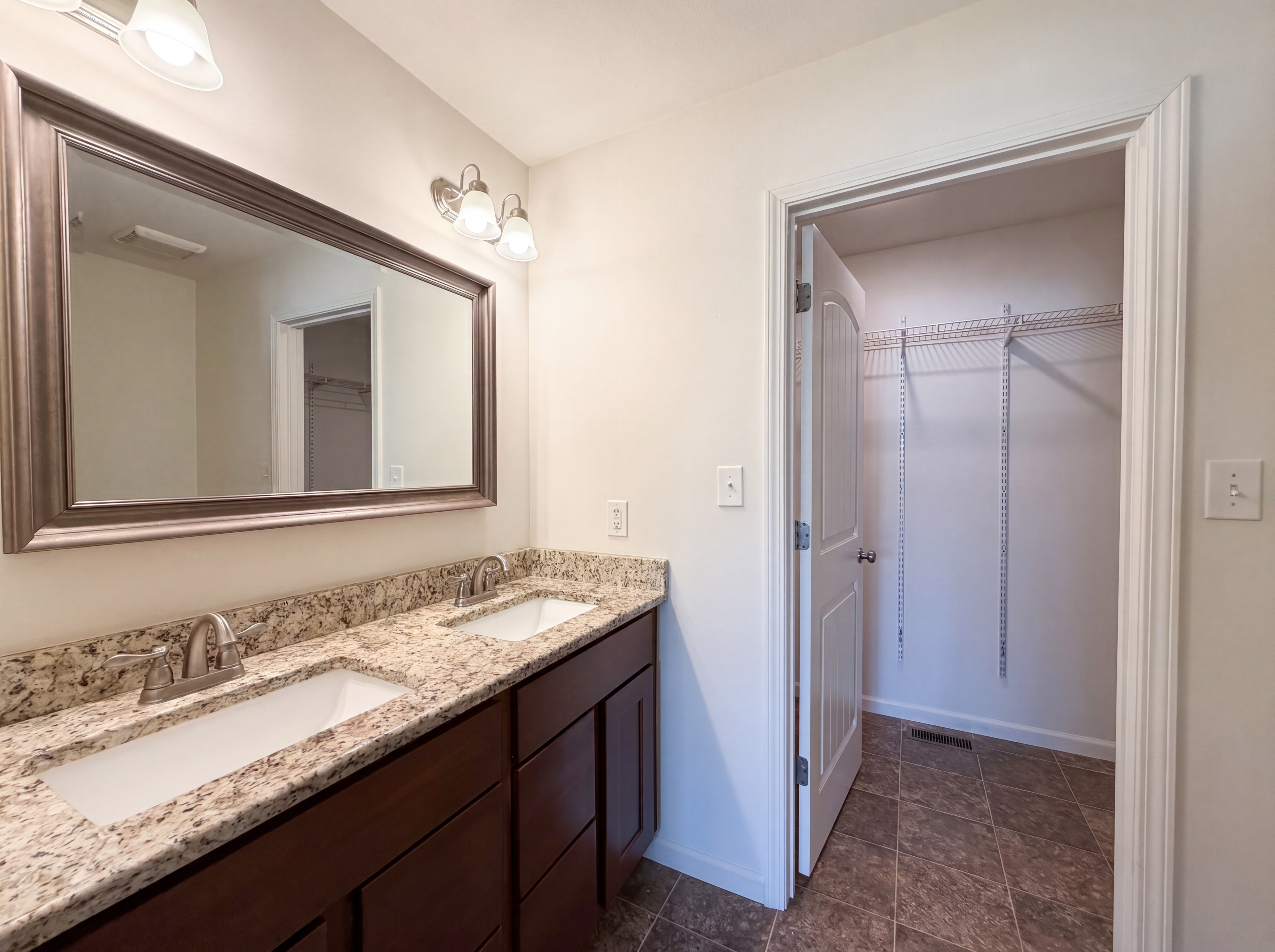 Photo 11 of 22 of 7932 Laurel Flats Dr, Caseyville, IL