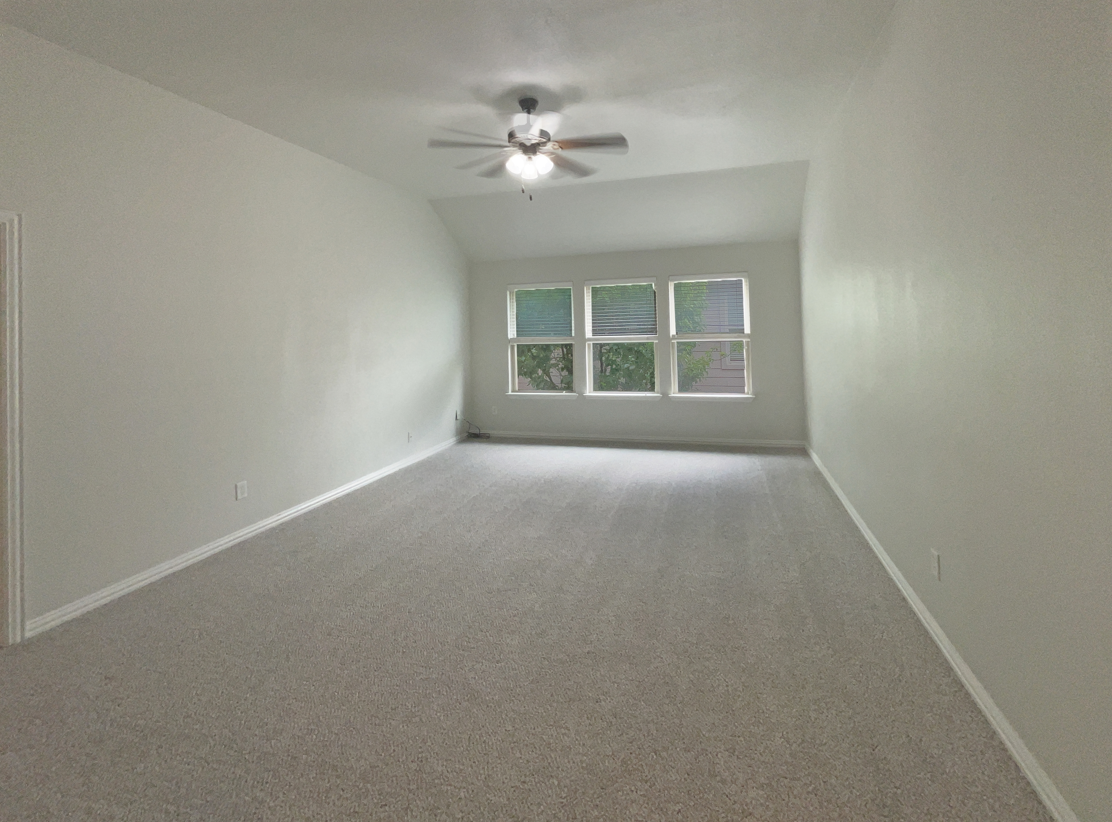 Photo 5 of 33 of 1005 Lake Hollow Dr, Little Elm, TX