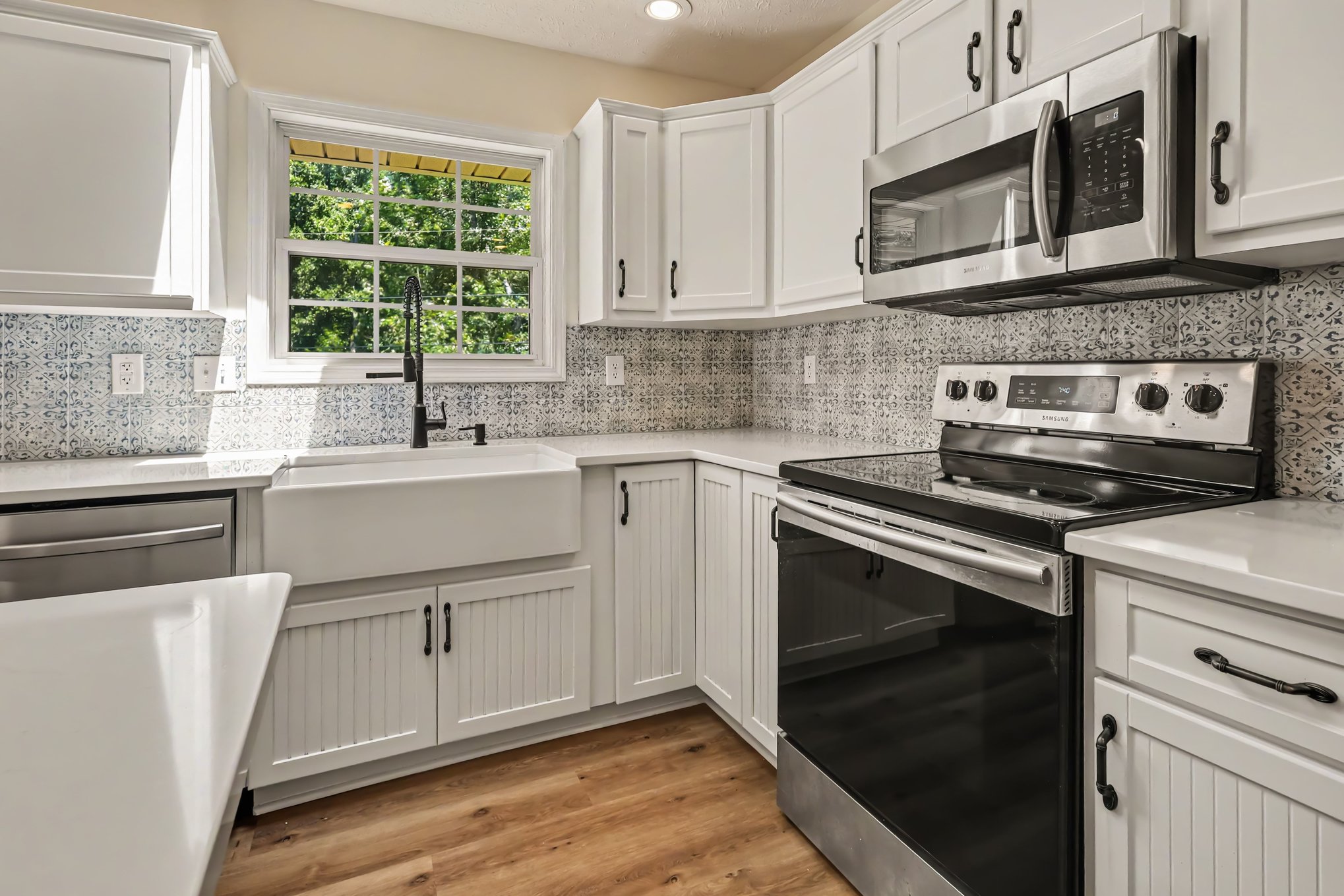 Photo 2 of 19 of 433 Kelly Way, Bellefontaine, OH