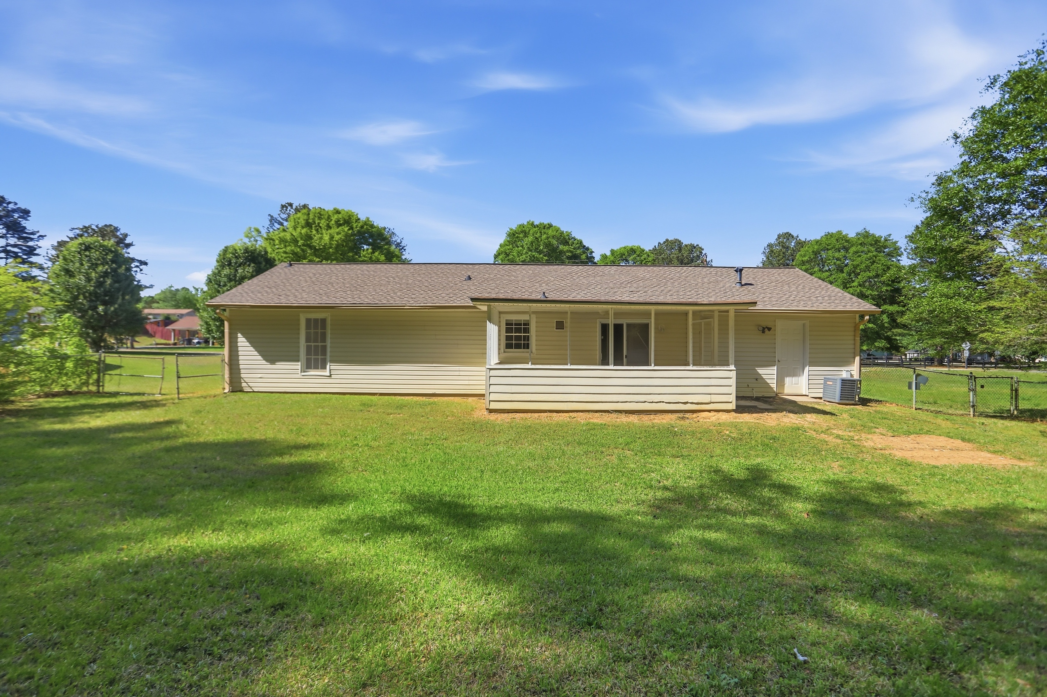 Photo 5 of 30 of 3233 Lancer Dr, Powder Springs, GA